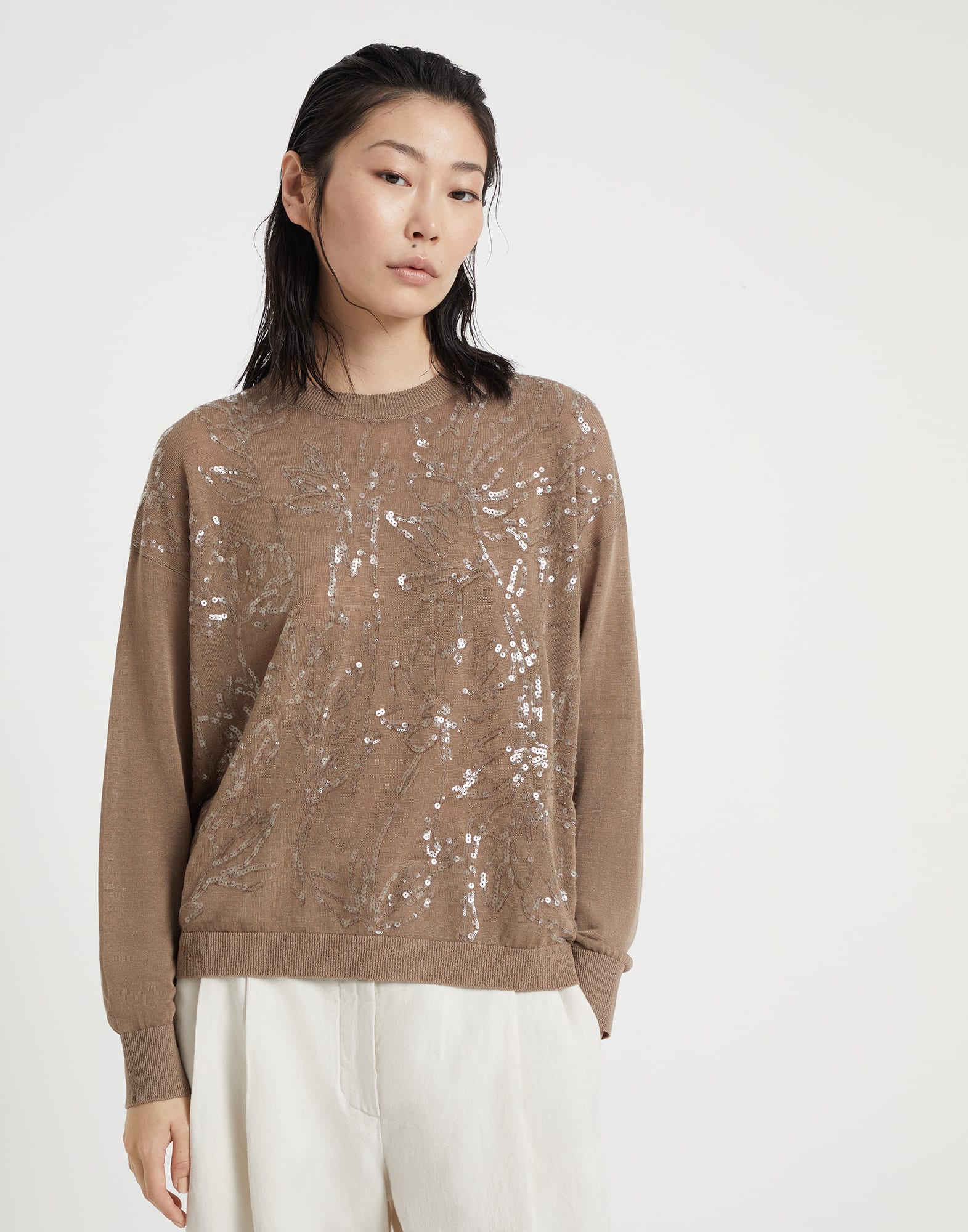 Linen sweater with dazzling flower embroidery