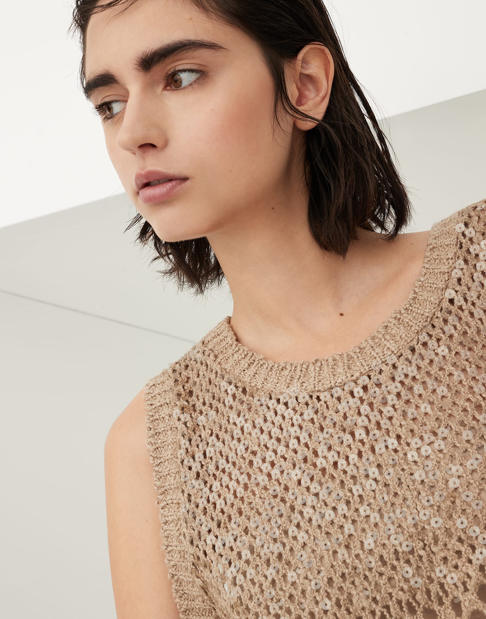 Dazzling degrade embroidery top in silk and linen