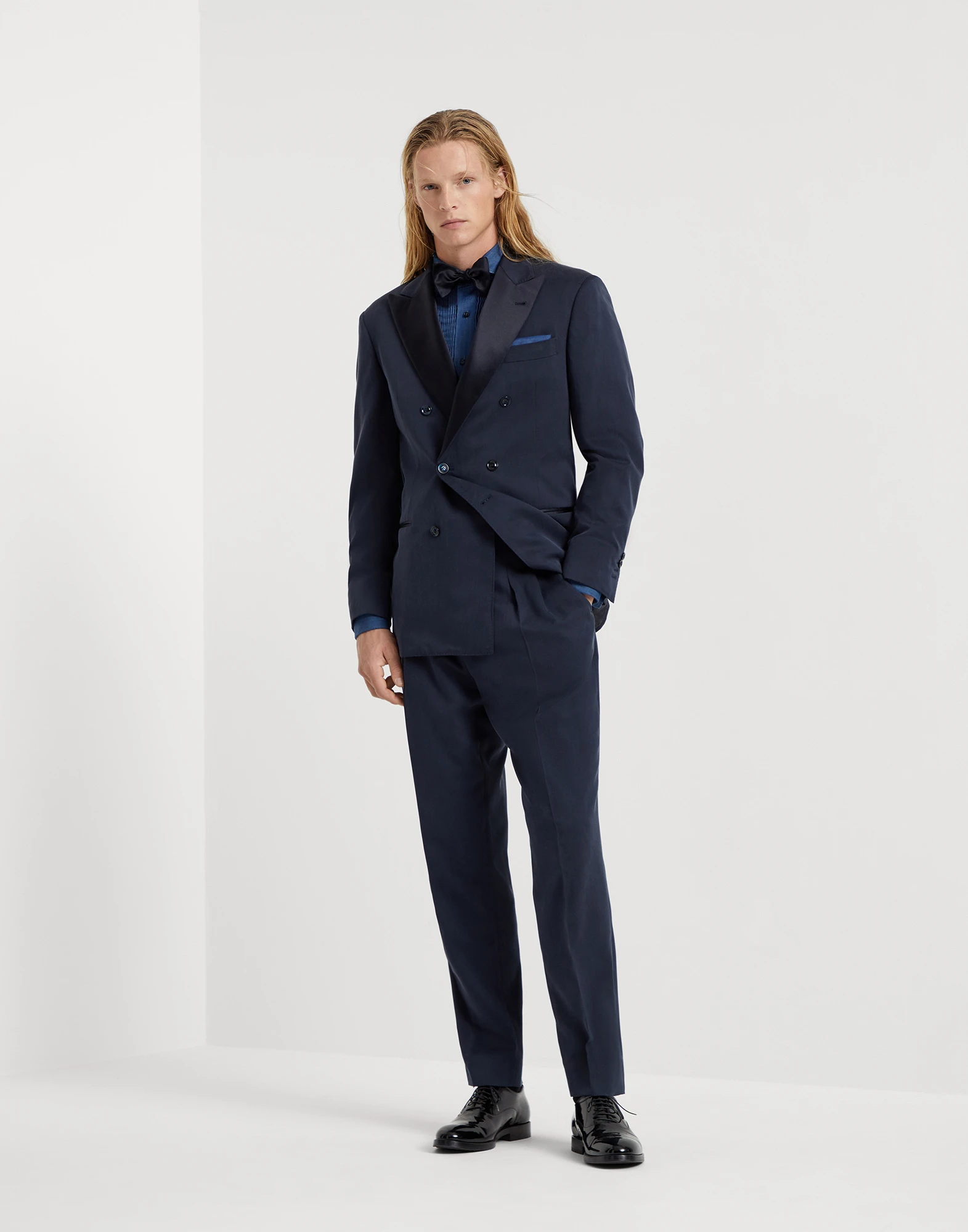 Delave silk twill tuxedo with one-and-a-half breasted jacket and double-pleated trousers