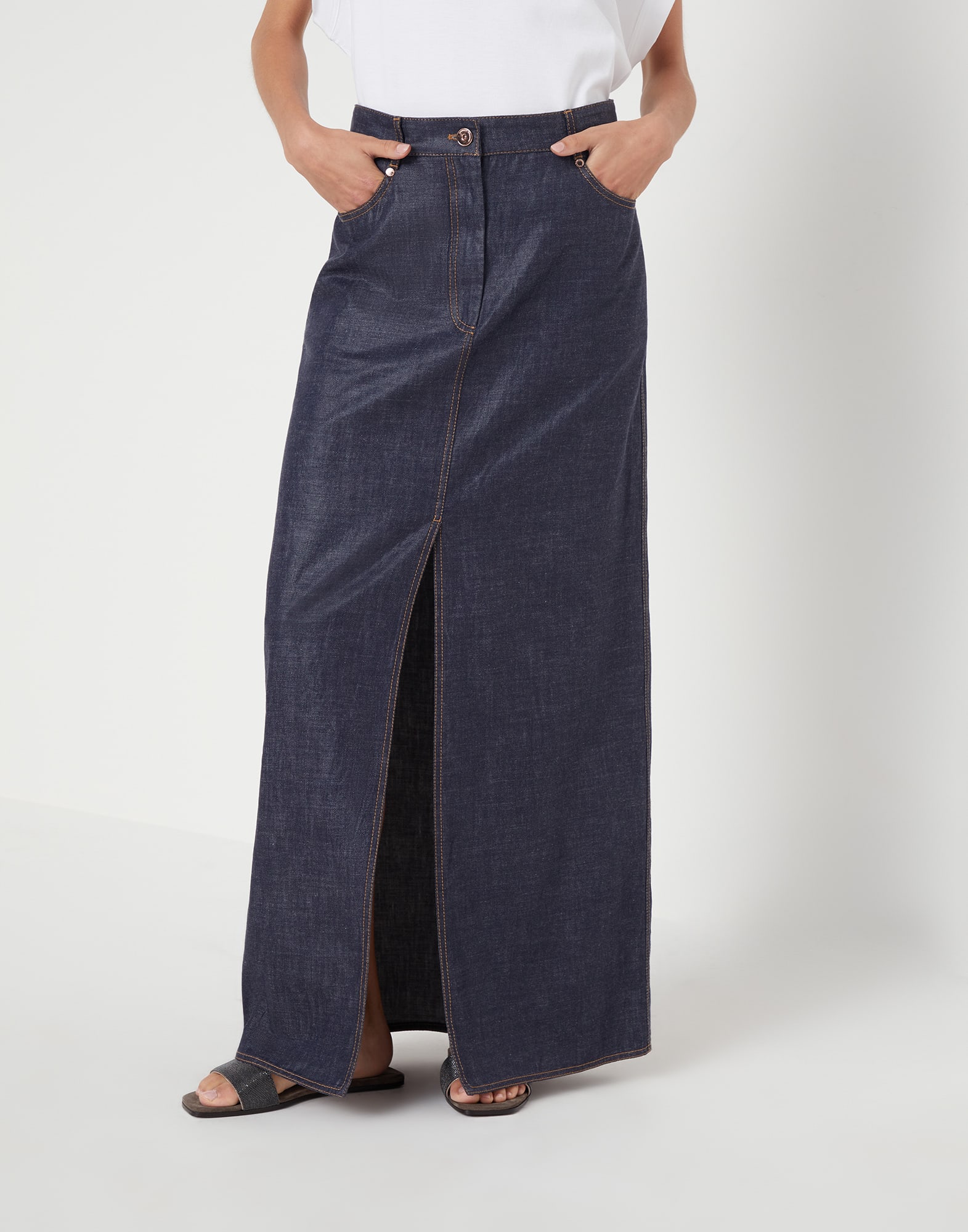 Lightweight wet-effect denim long five-pocket skirt with shiny tab