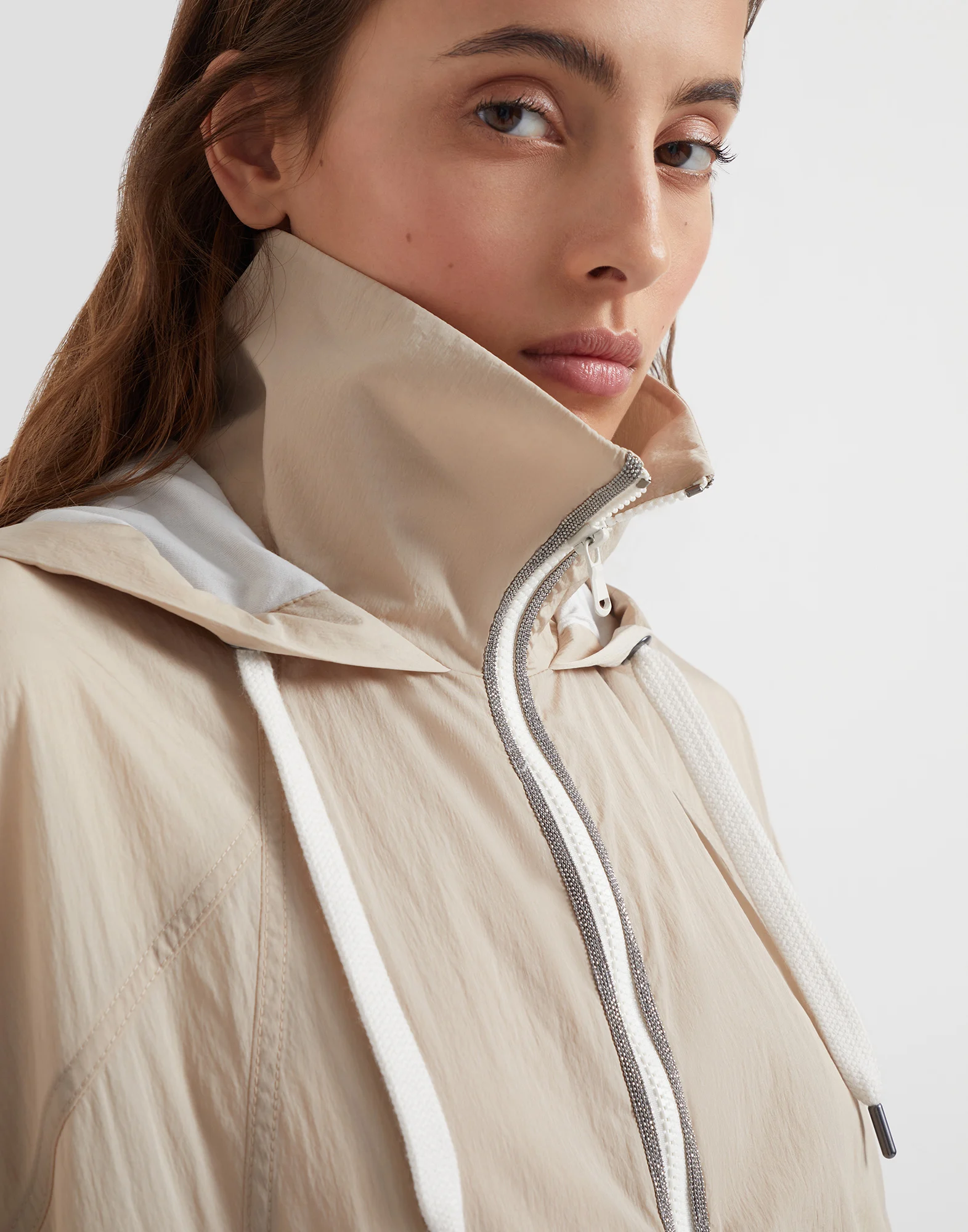 Wrinkled cloth hooded outerwear with precious trims