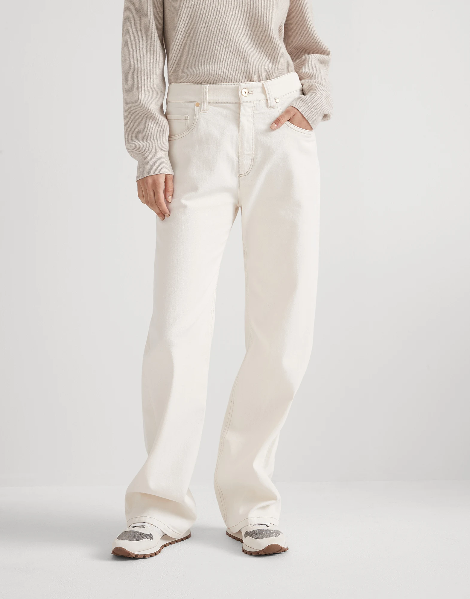 Garment-dyed comfort denim loose trousers with shiny tab