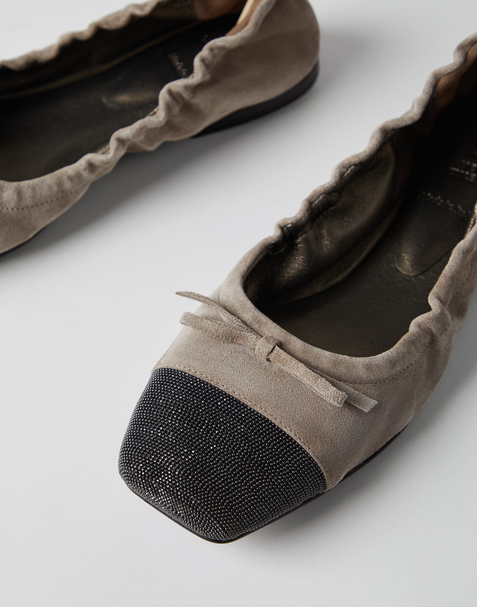 Suede flats with precious toe