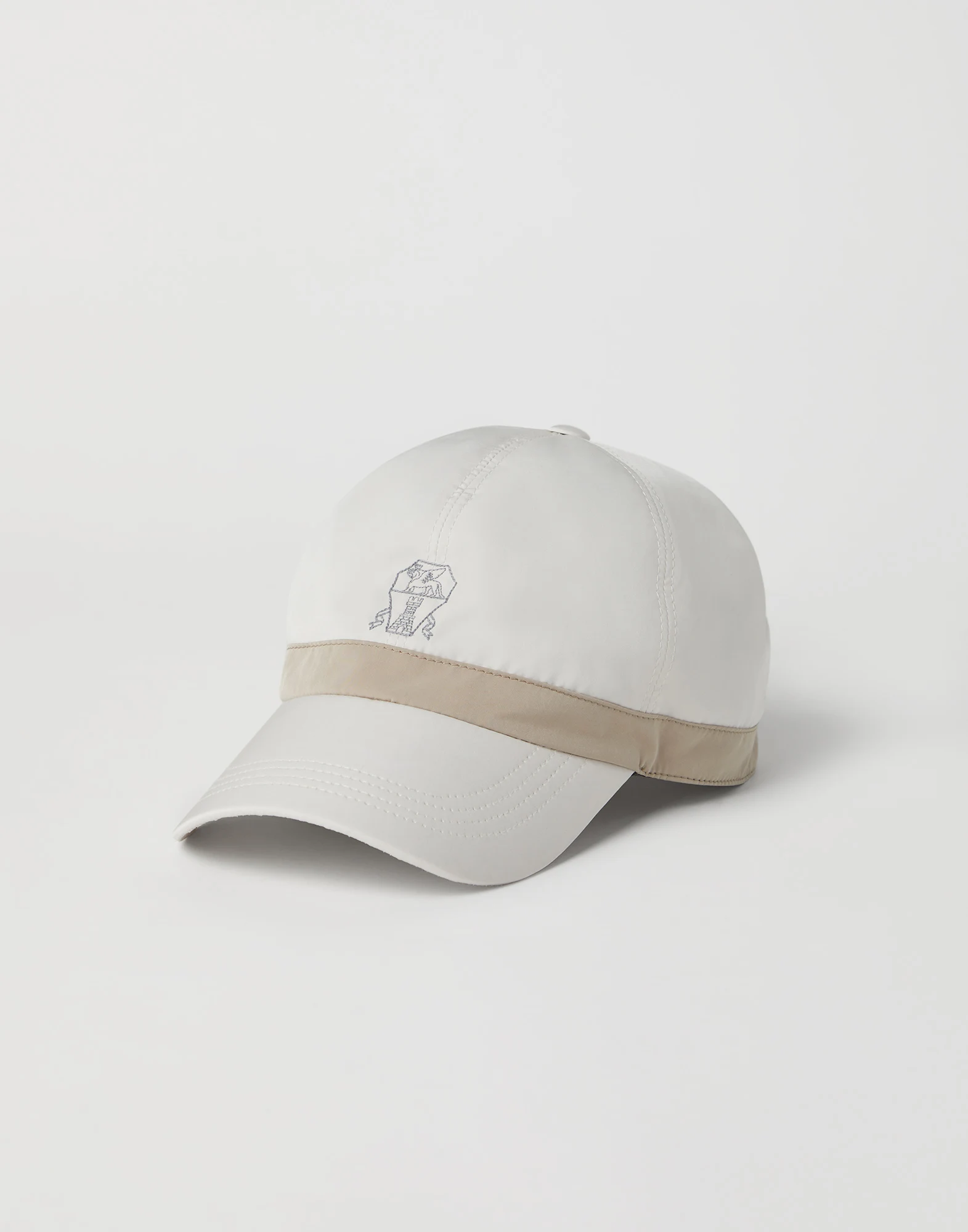 Water-resistant microfiber baseball cap with contrast details and embroidered logo