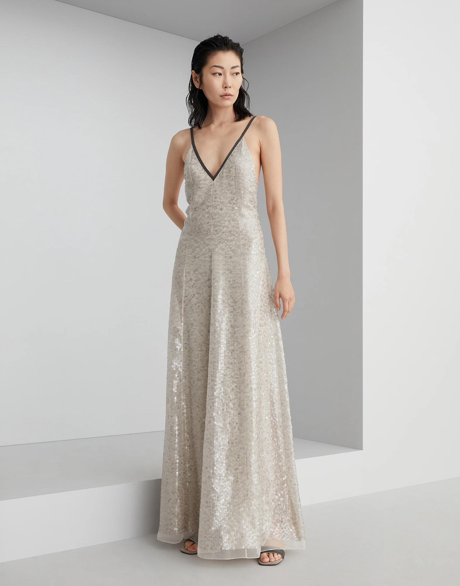 Dazzling embroidery dress in crispy silk with precious straps