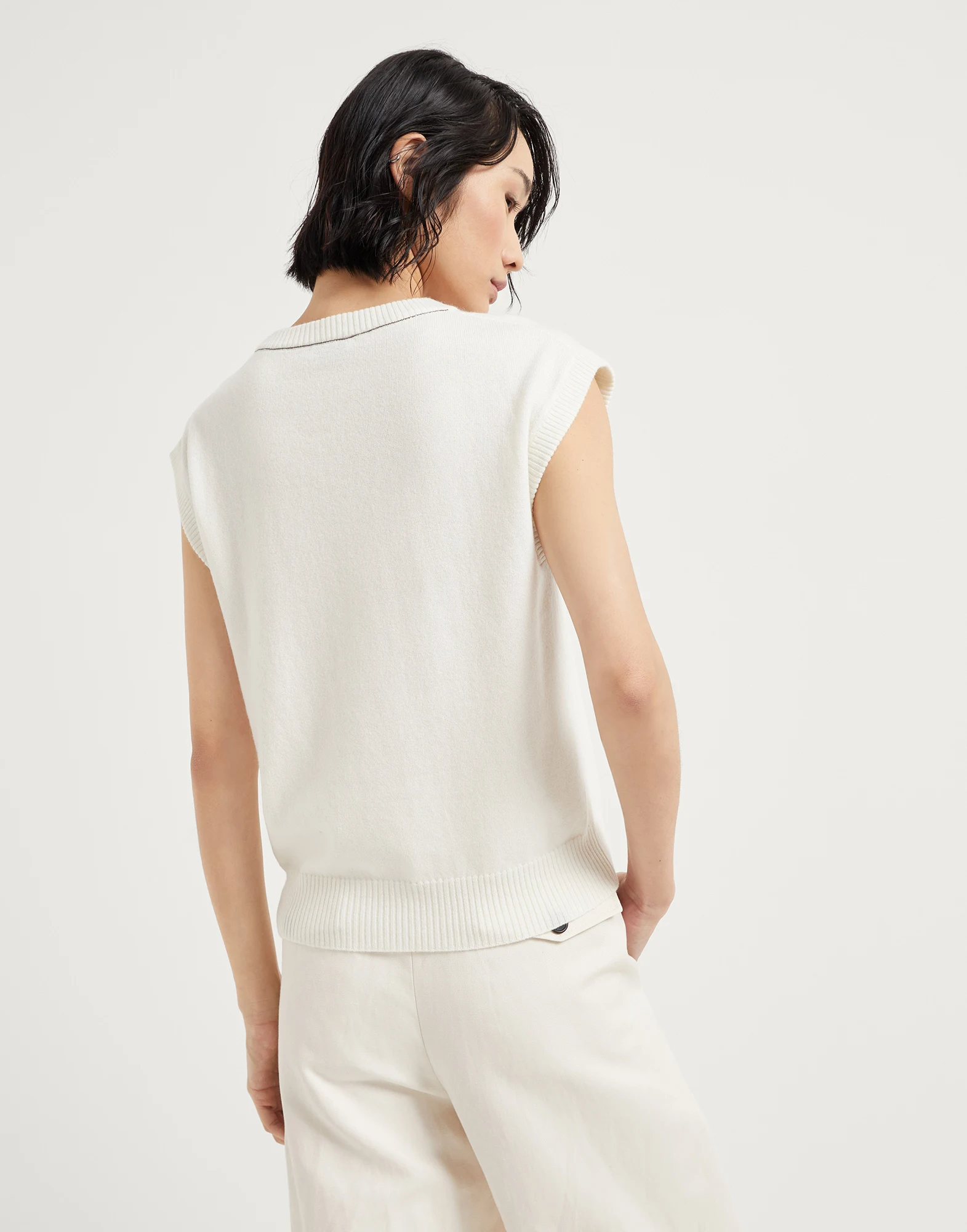 Vest with monili