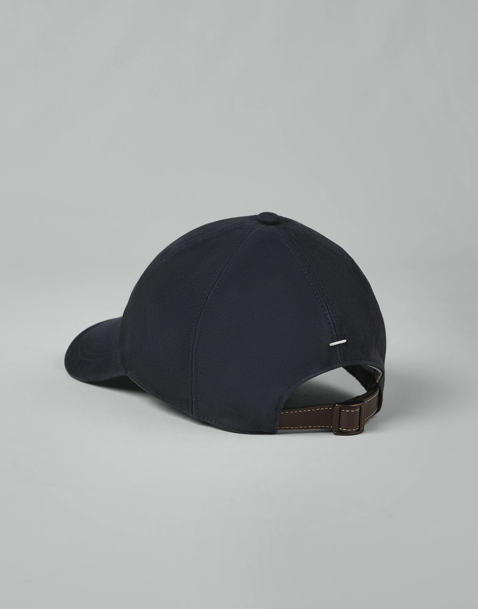 Lightweight suede baseball cap with embroidered logo
