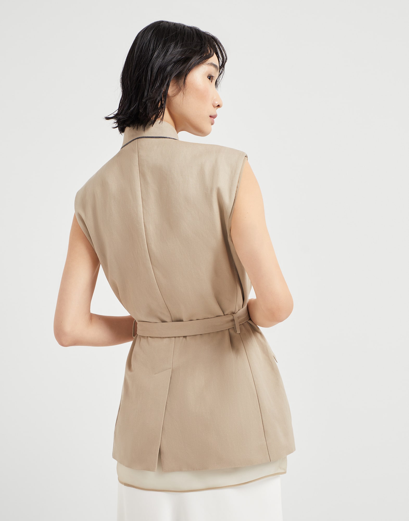 Vest with monili