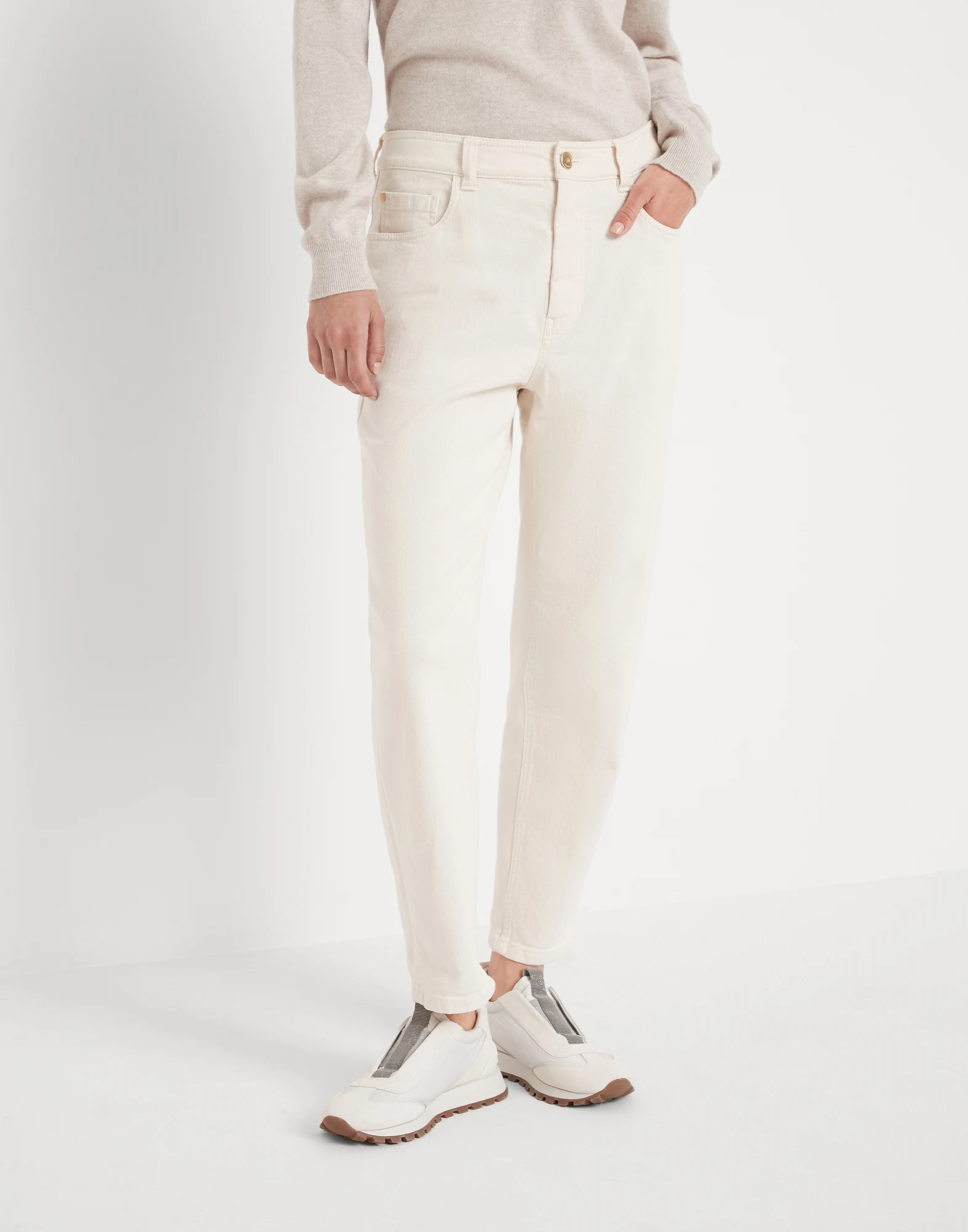 Garment-dyed comfort denim baggy trousers with shiny tab