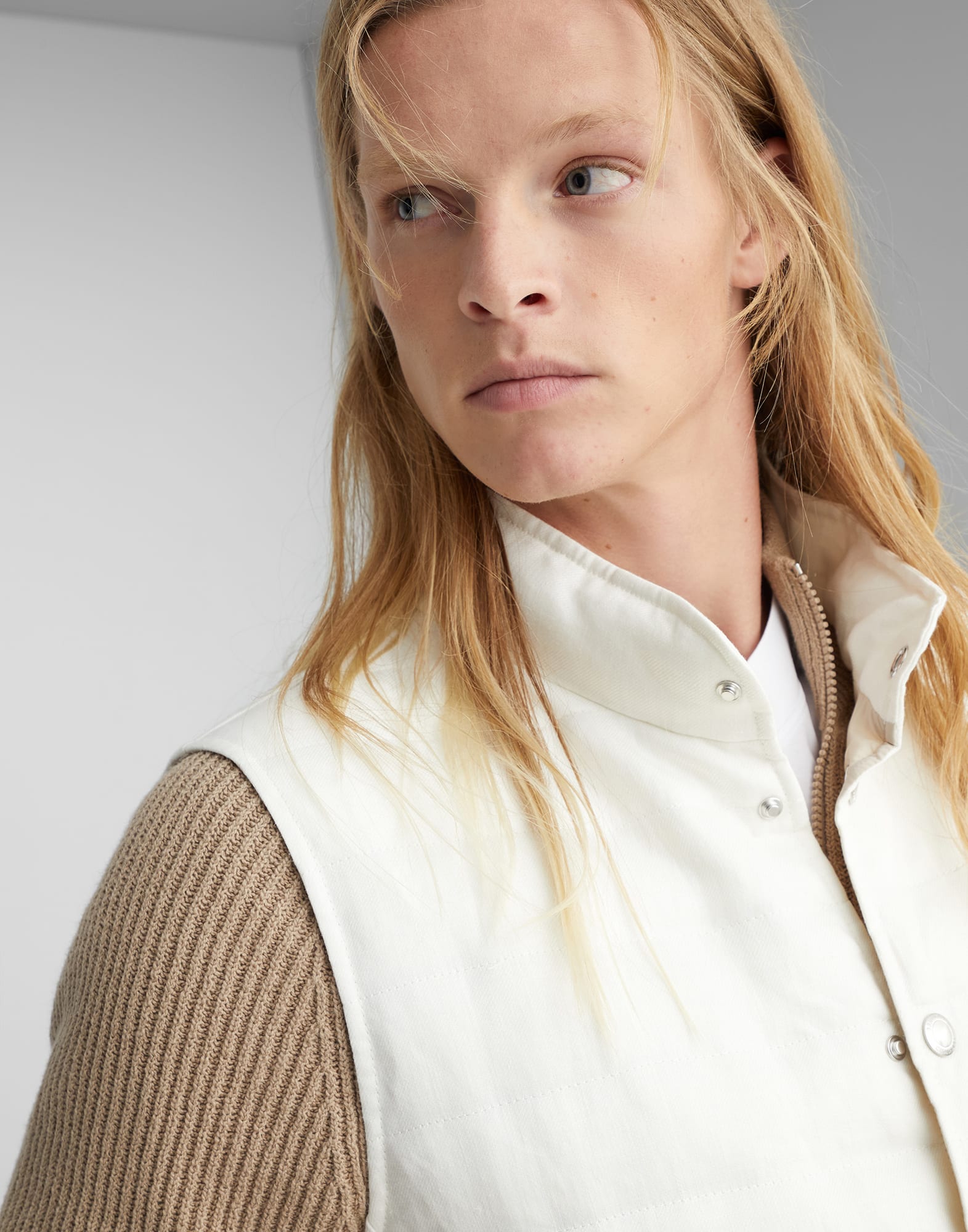 Denim-effect linen lightweight down vest