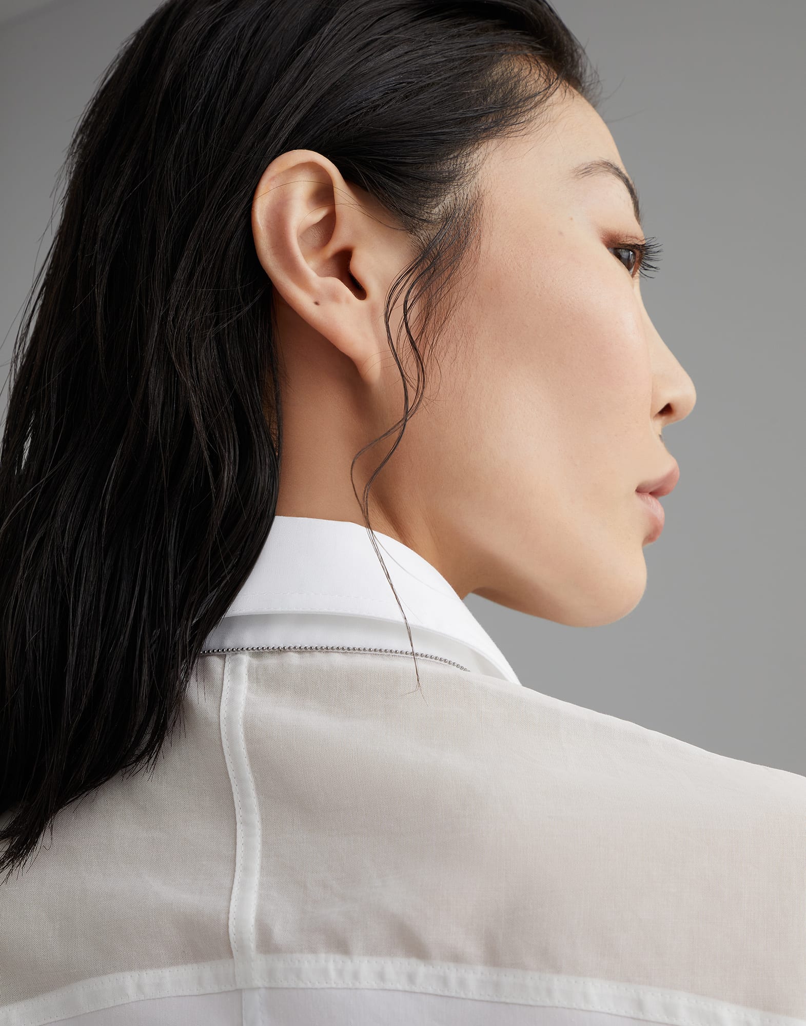 Stretch cotton poplin shirt with cotton organza sleeves and monili
