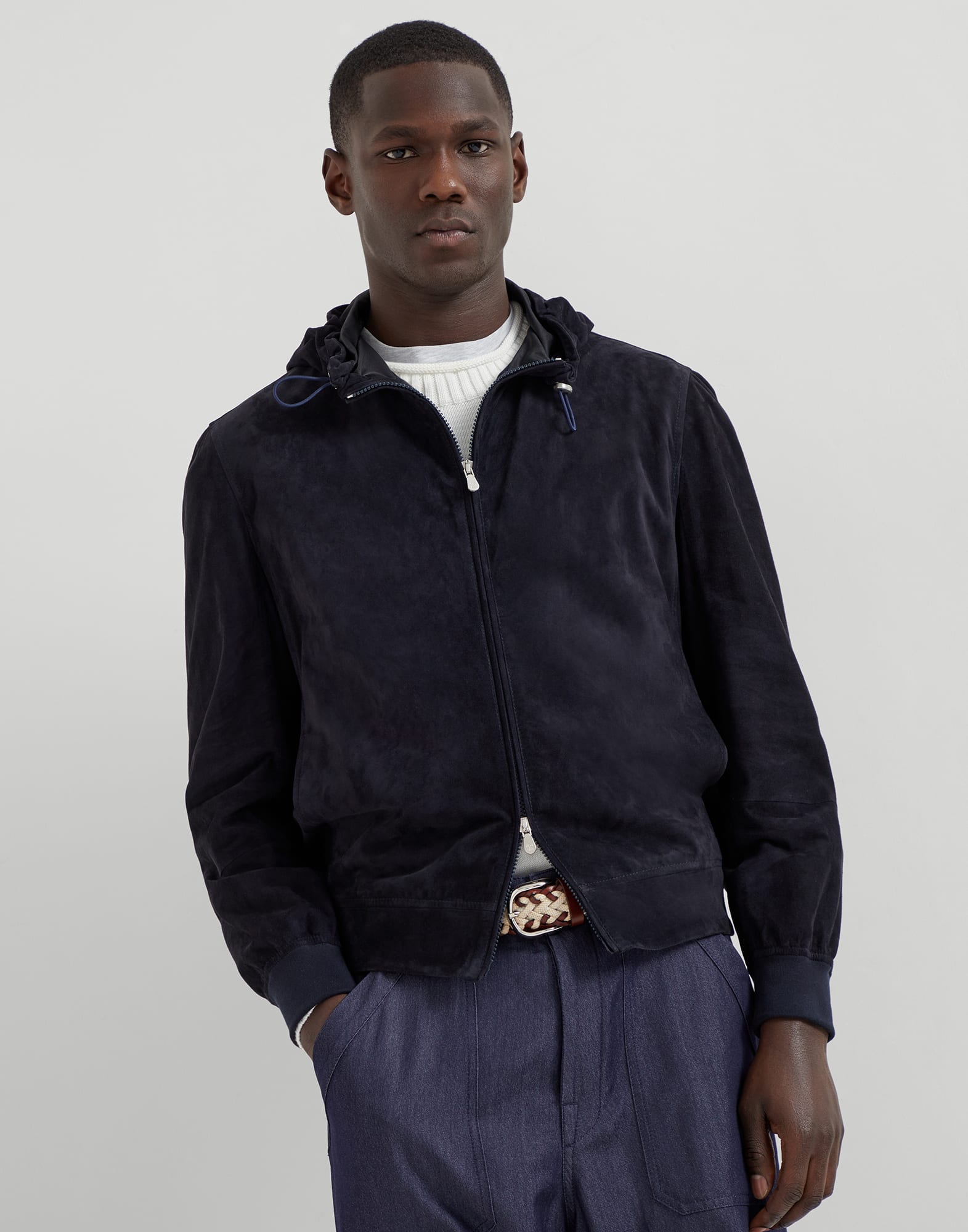 Sweatshirt with hood and zipper