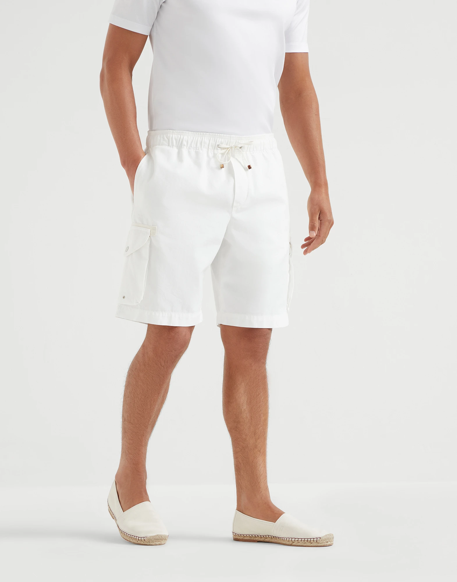 Bermuda shorts with cargo pockets
