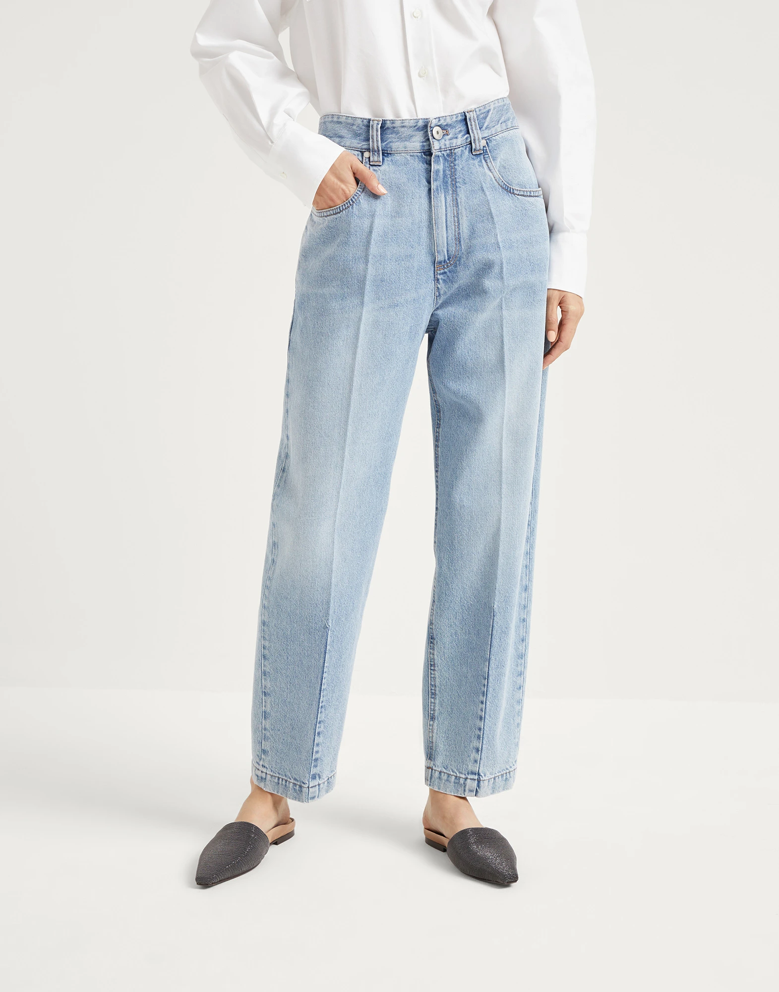 Loose trousers
