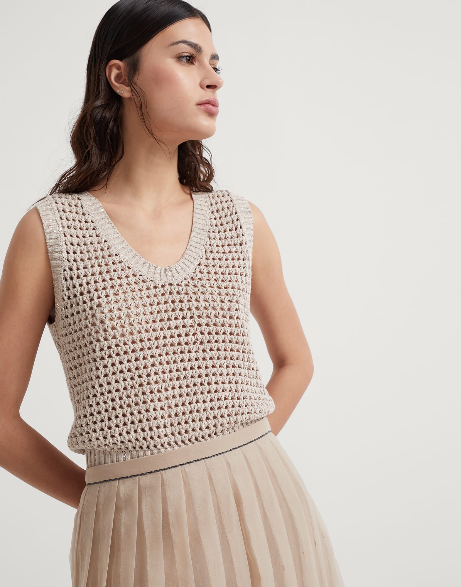 Crispy silk pleated midi skirt with shiny waistband