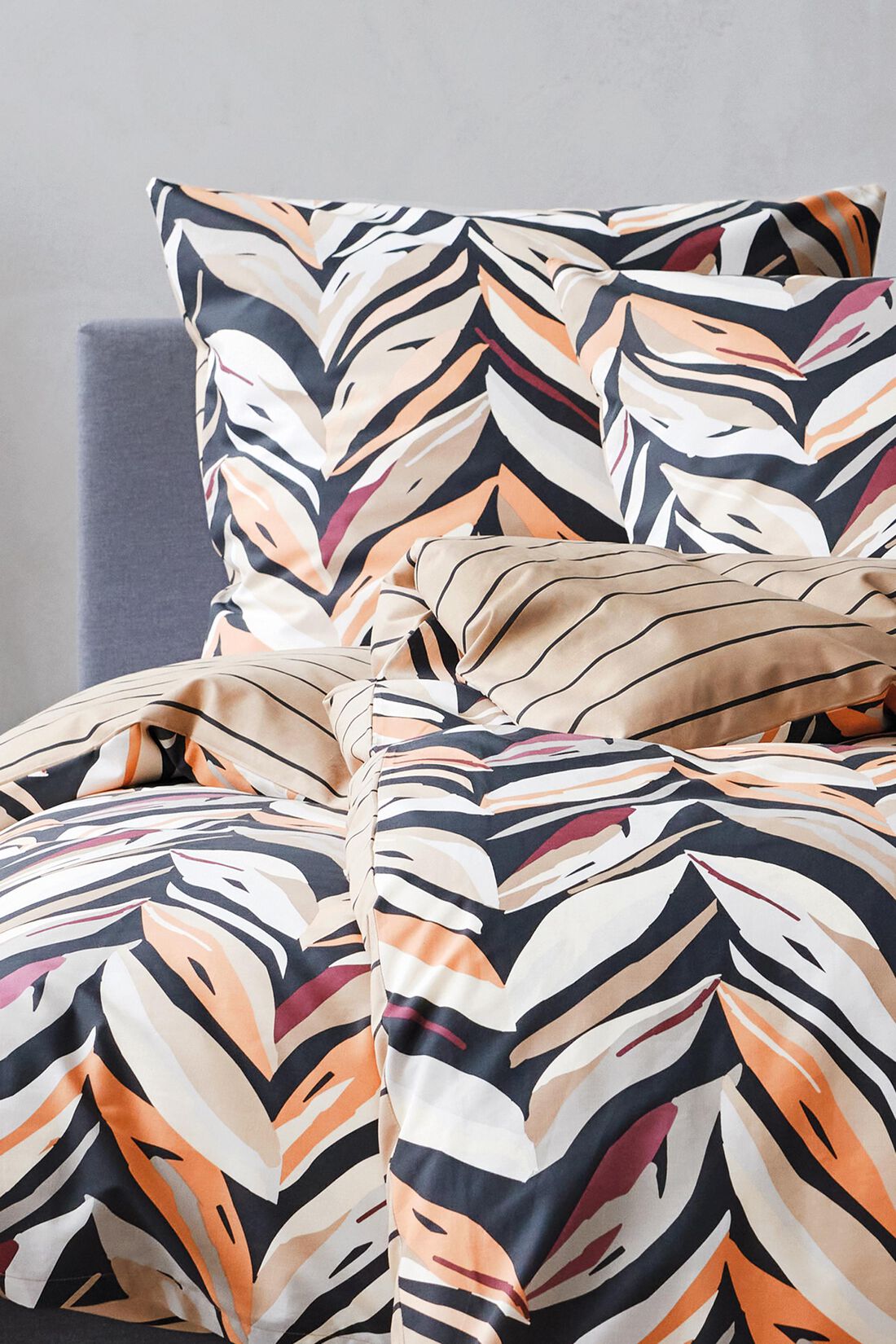 Satin-Bettw&auml;sche mit floralem Motiv und Streifen