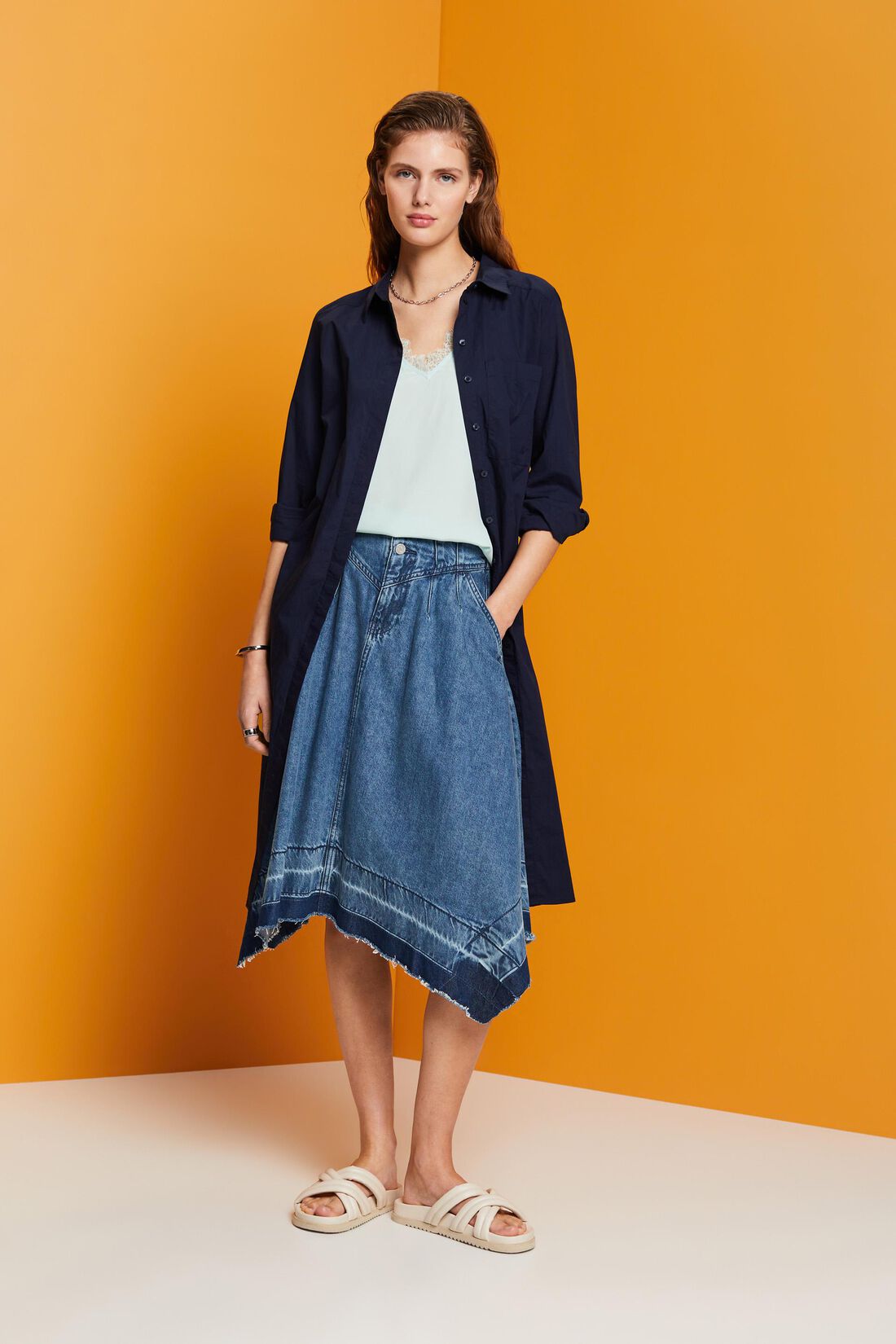 &Auml;rmellose Bluse mit Spitzenbesatz