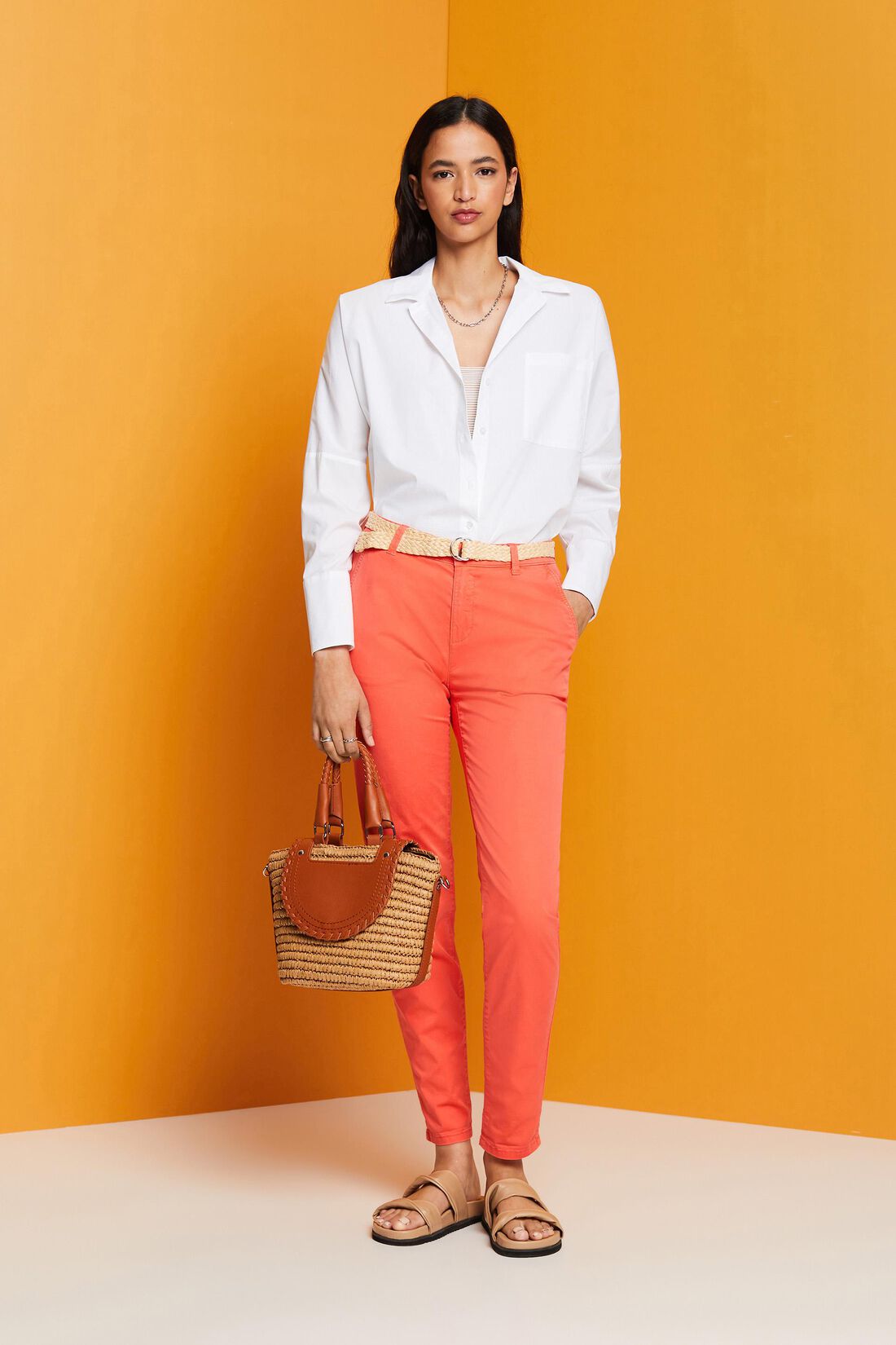 Leichte Stretch-Chino mit G&uuml;rtel