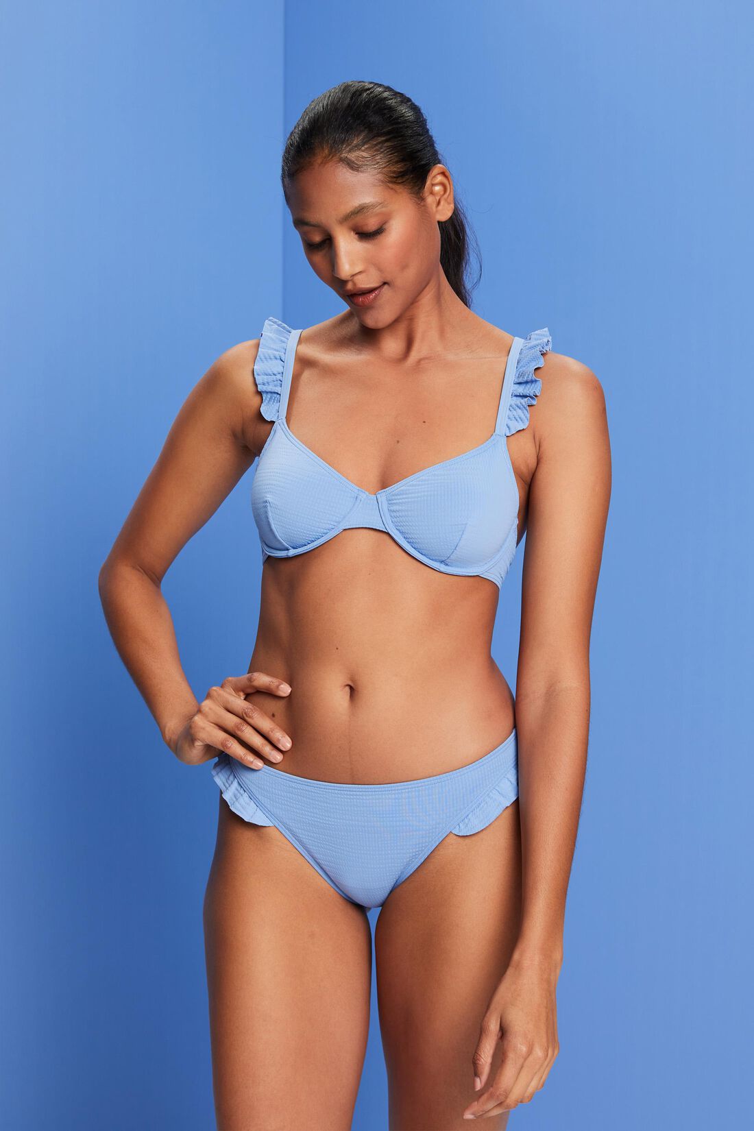 Recycelt: B&uuml;gel-Bikinitop mit R&uuml;schendetails