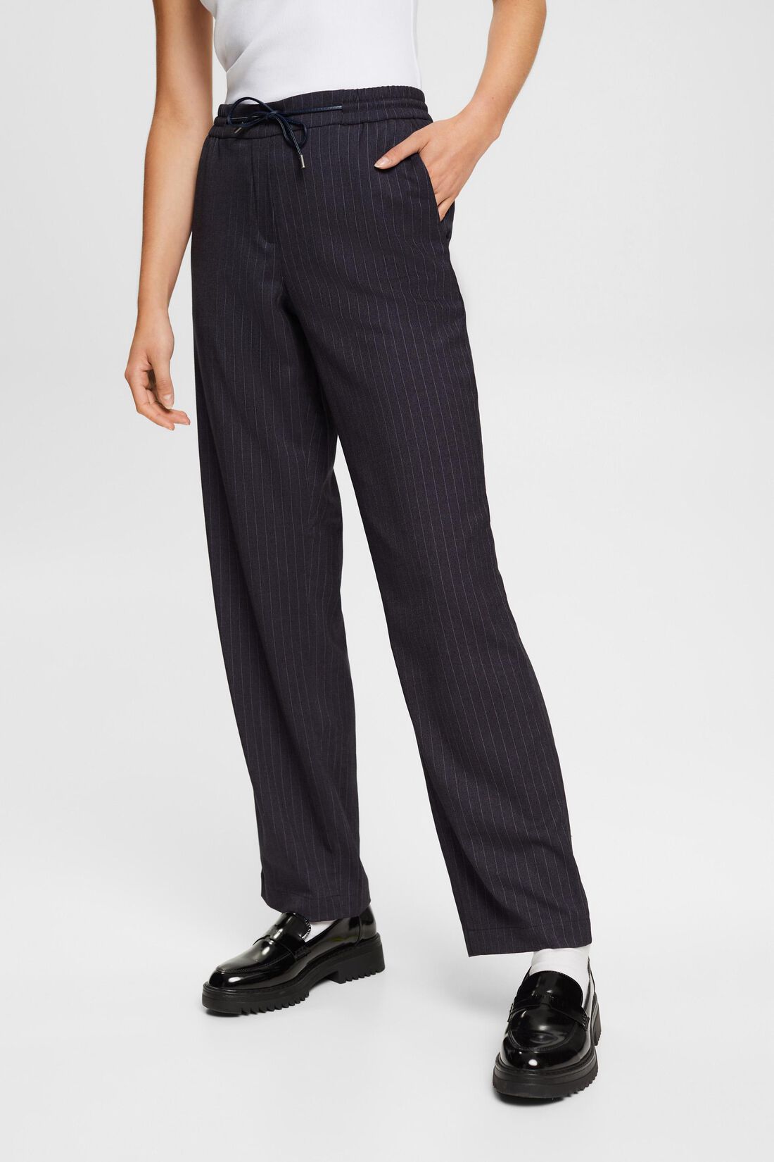 Mid-Rise-Hose mit Nadelstreifen im Jogger-Stil