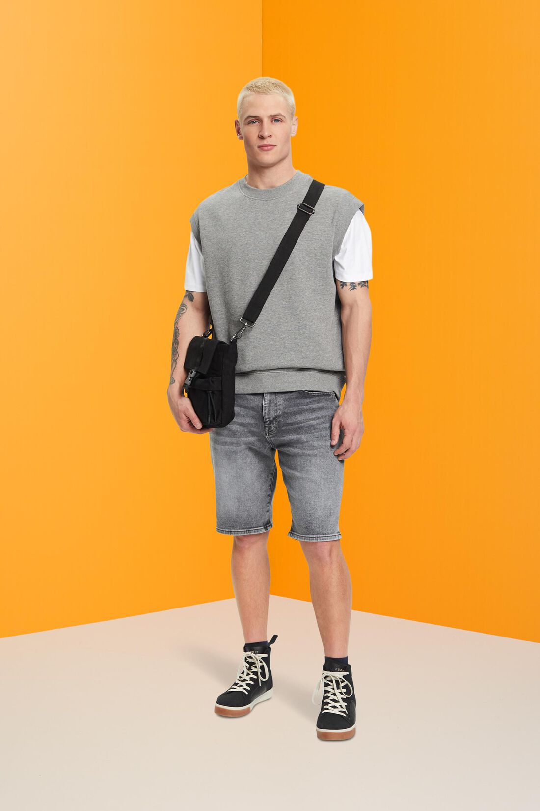 Lockere Jeansshorts in schmaler Passform
