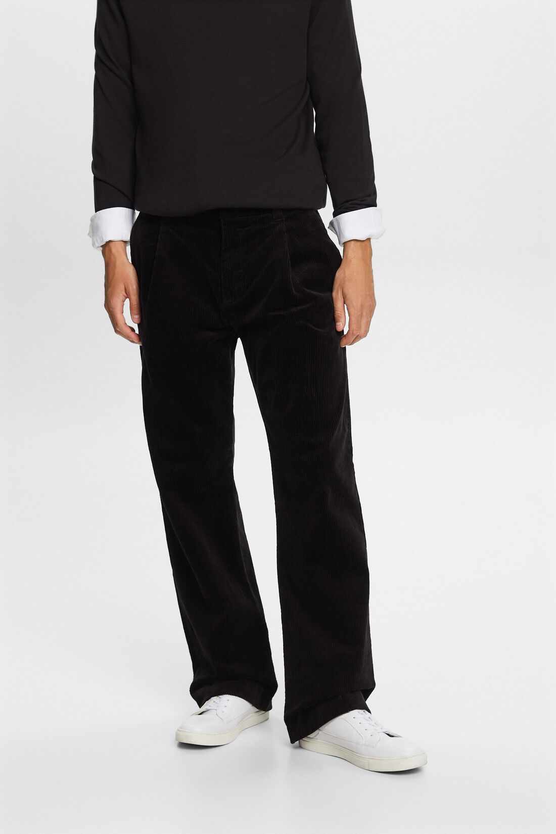Cordhose mit weitem Beim