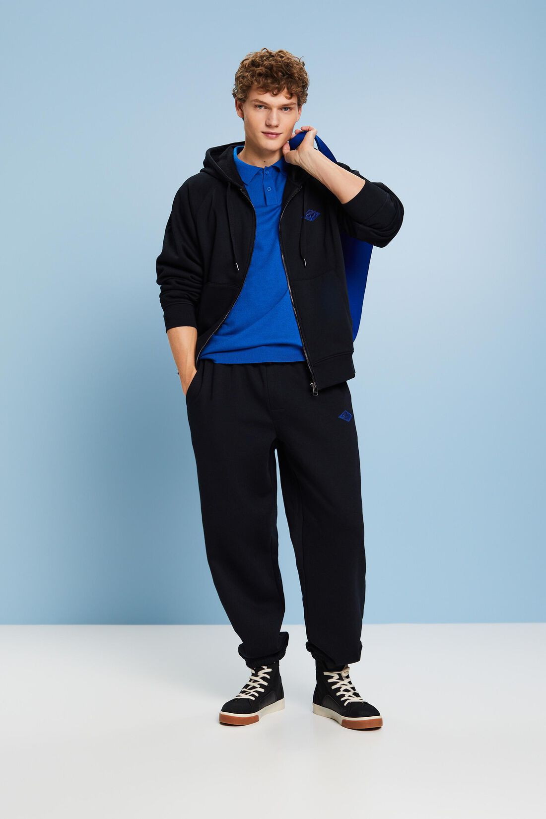Hoodie mit Logostickerei