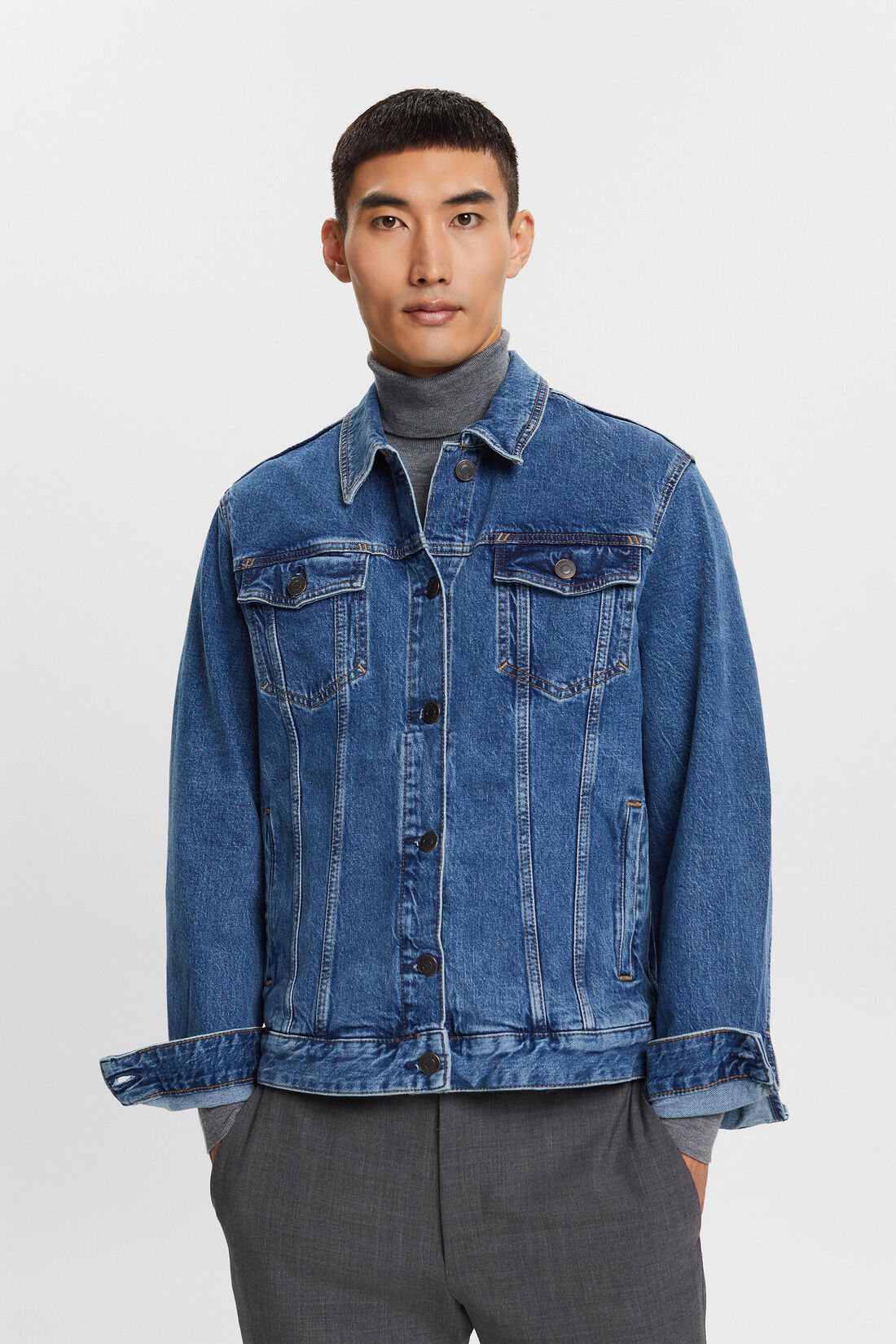 Jeansjacke im Truckerstil