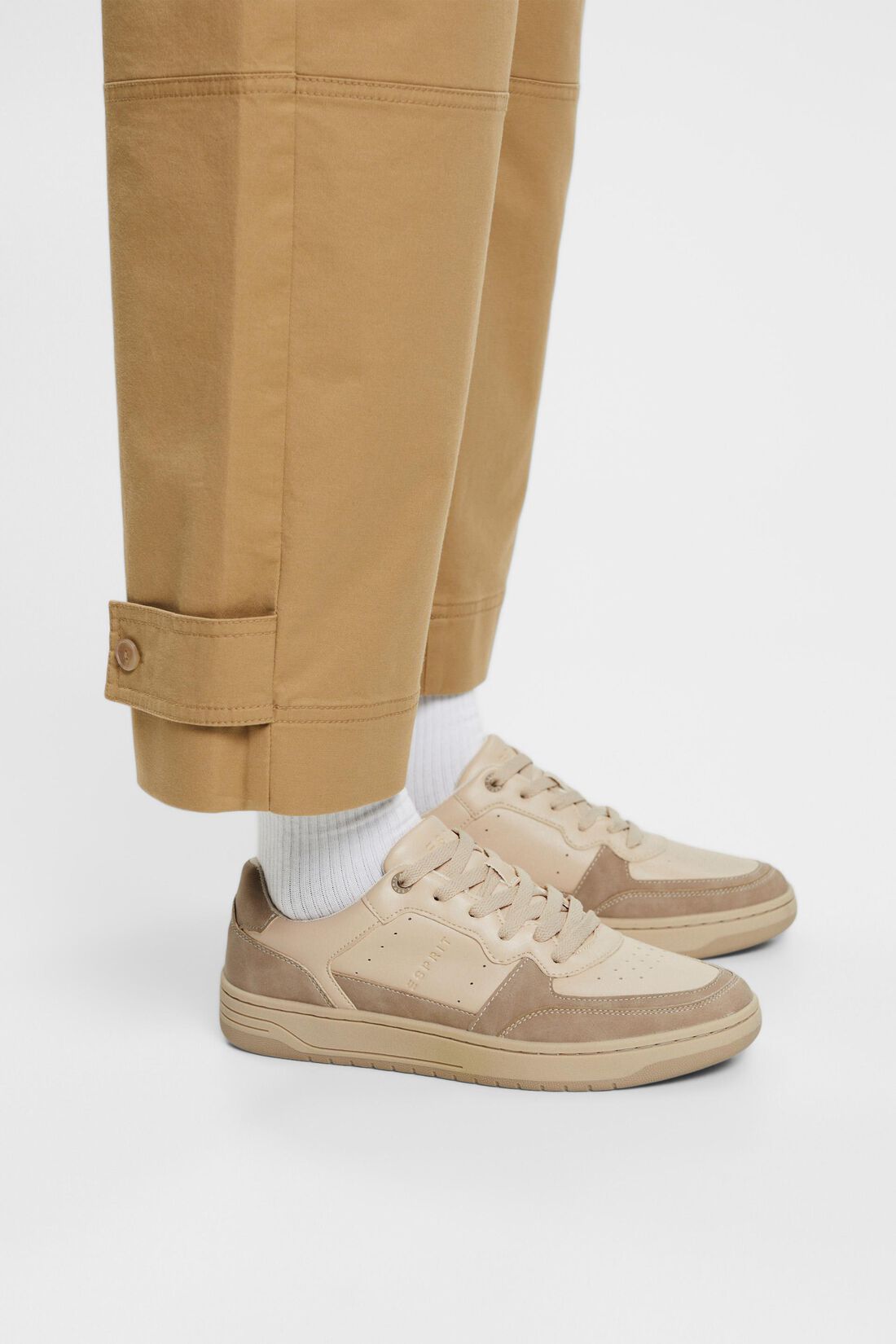 Zweifarbige Sneaker in Lederoptik