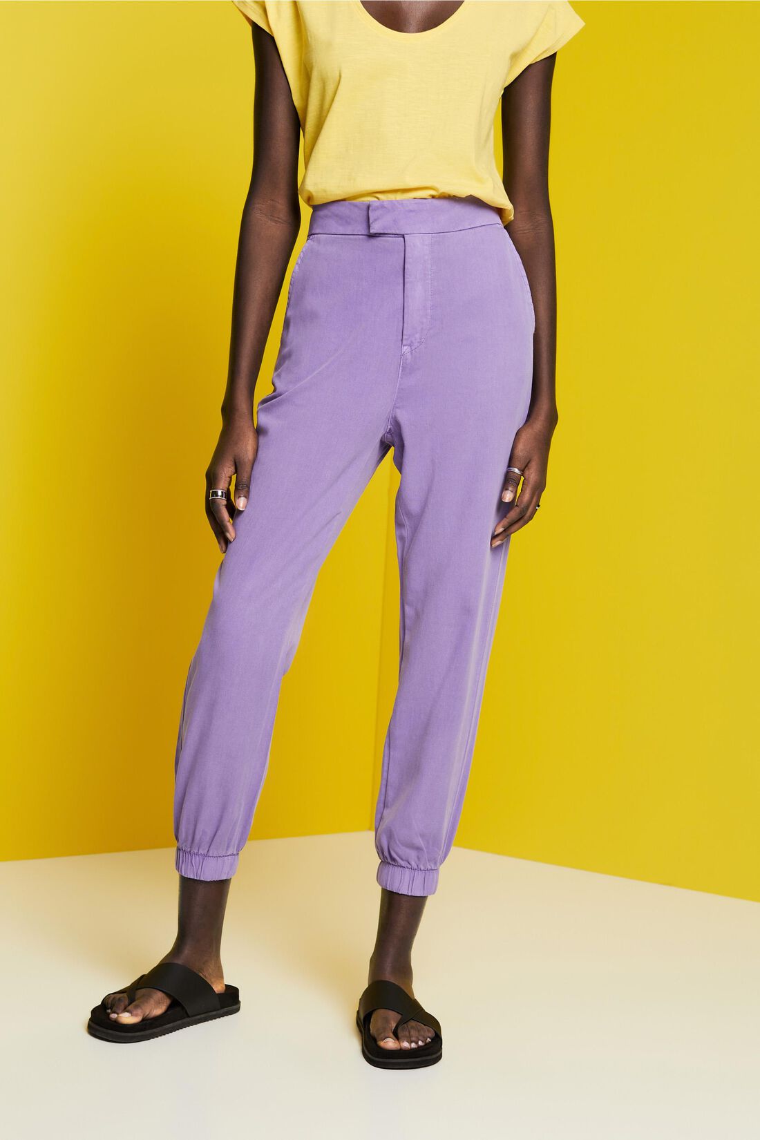 Sportive Twillhose mit hohem Bund