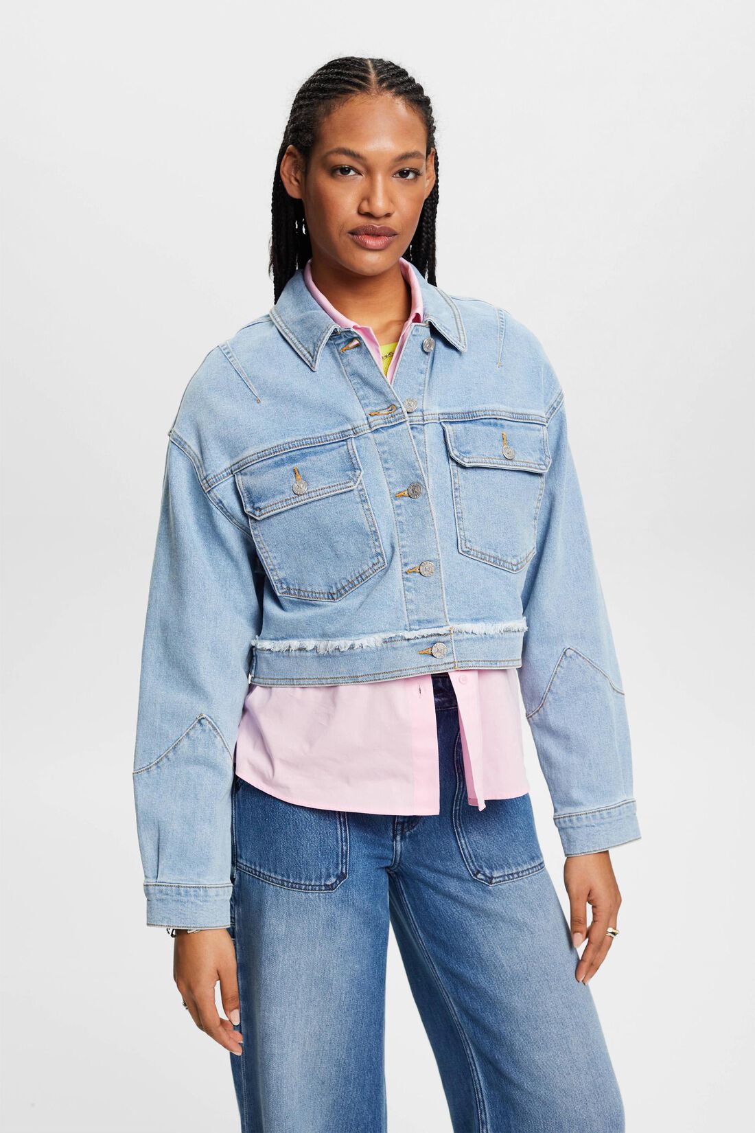 Verk&uuml;rzte Jeansjacke mit fransigem Besatz