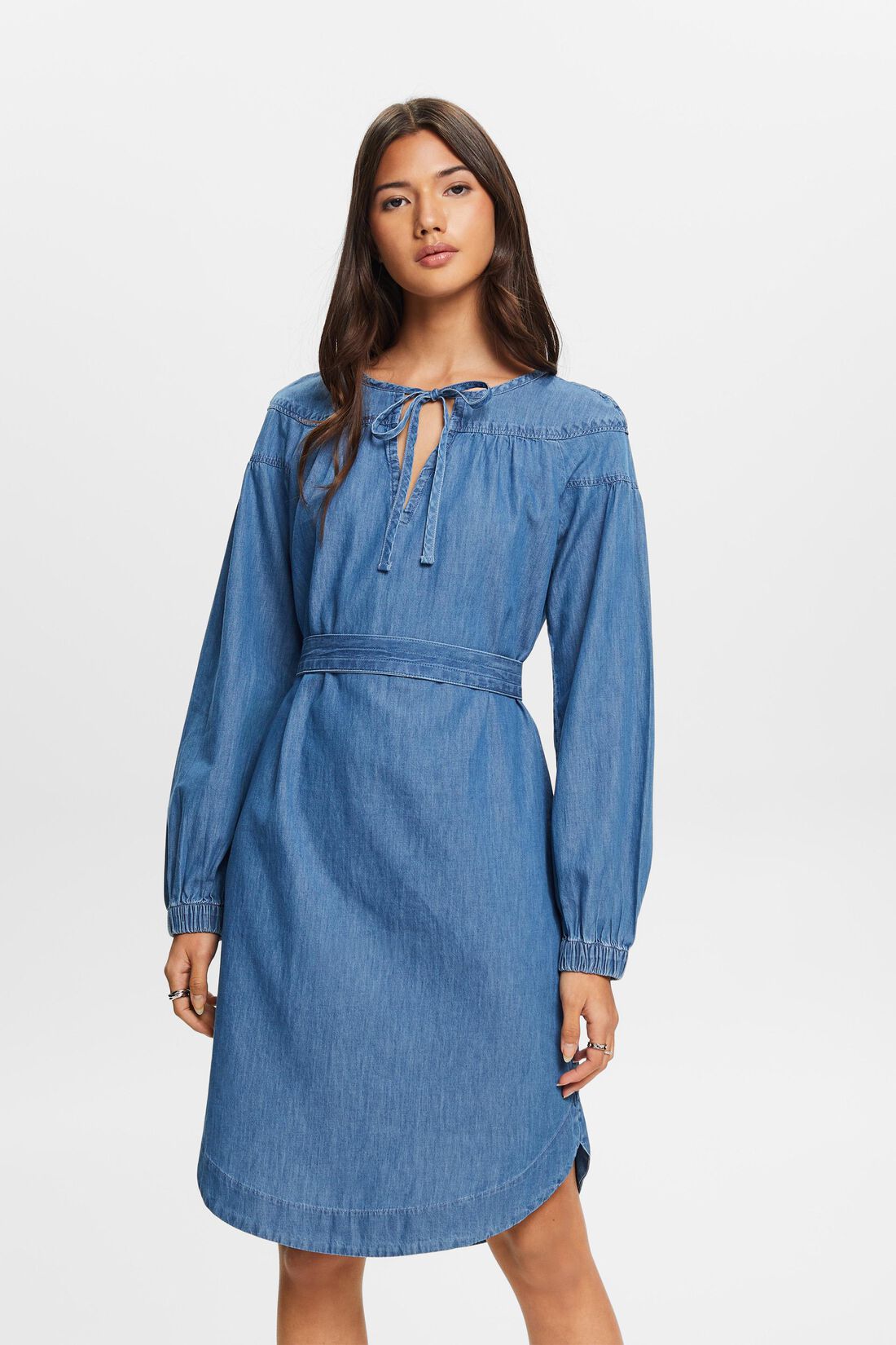 Leichtes Jeanskleid mit Bindeg&uuml;rtel