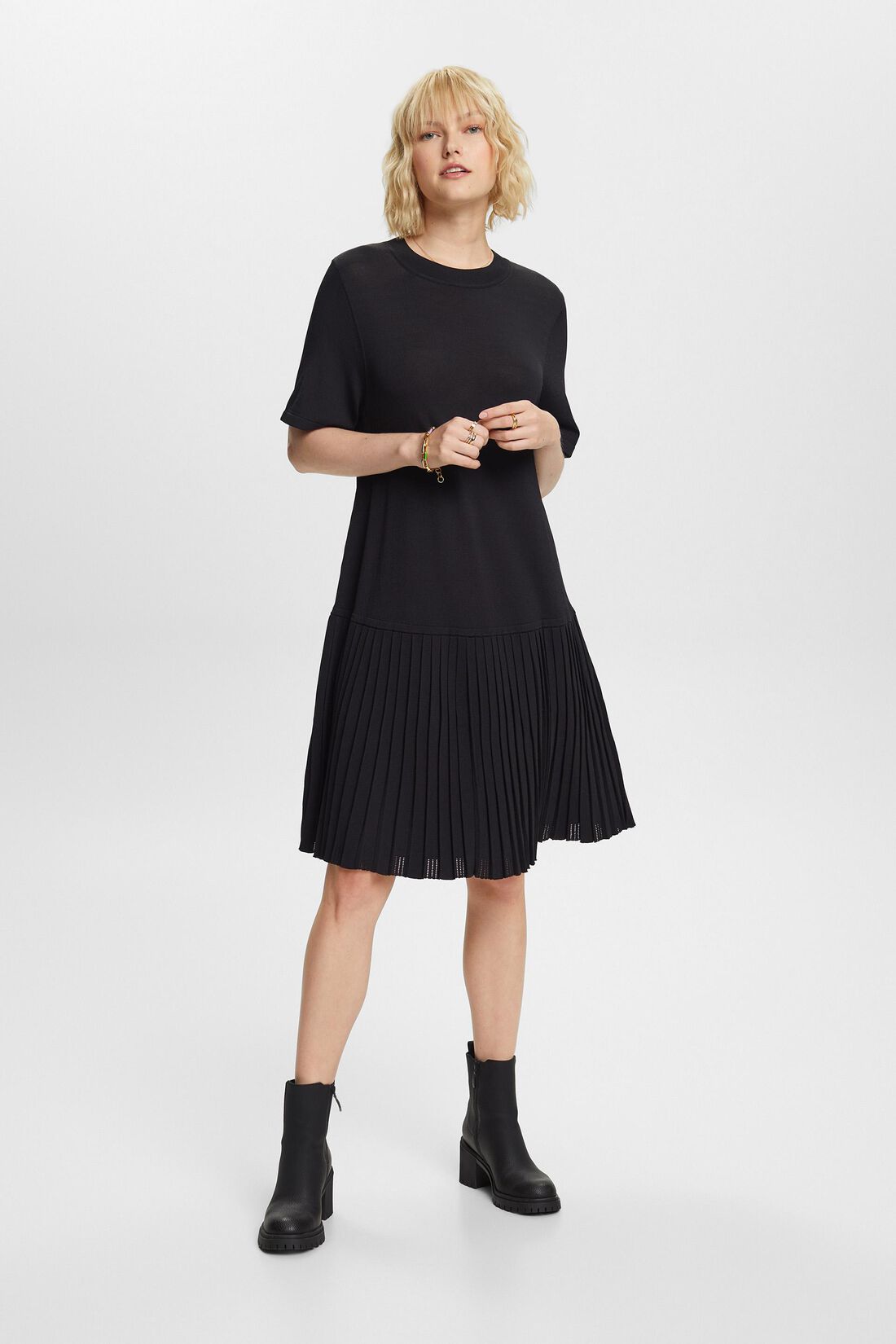 Plissiertes Kleid mit tiefer Taille