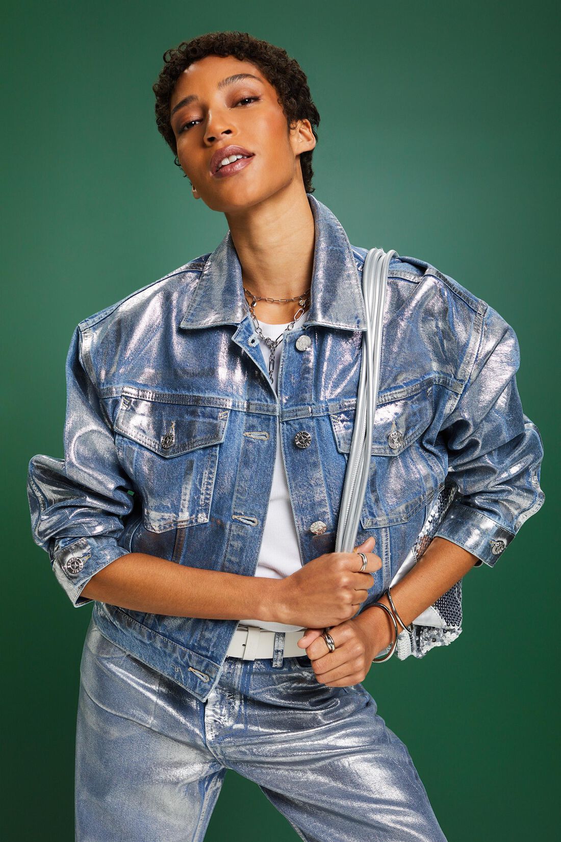 Jeansjacke in Metallic-Optik