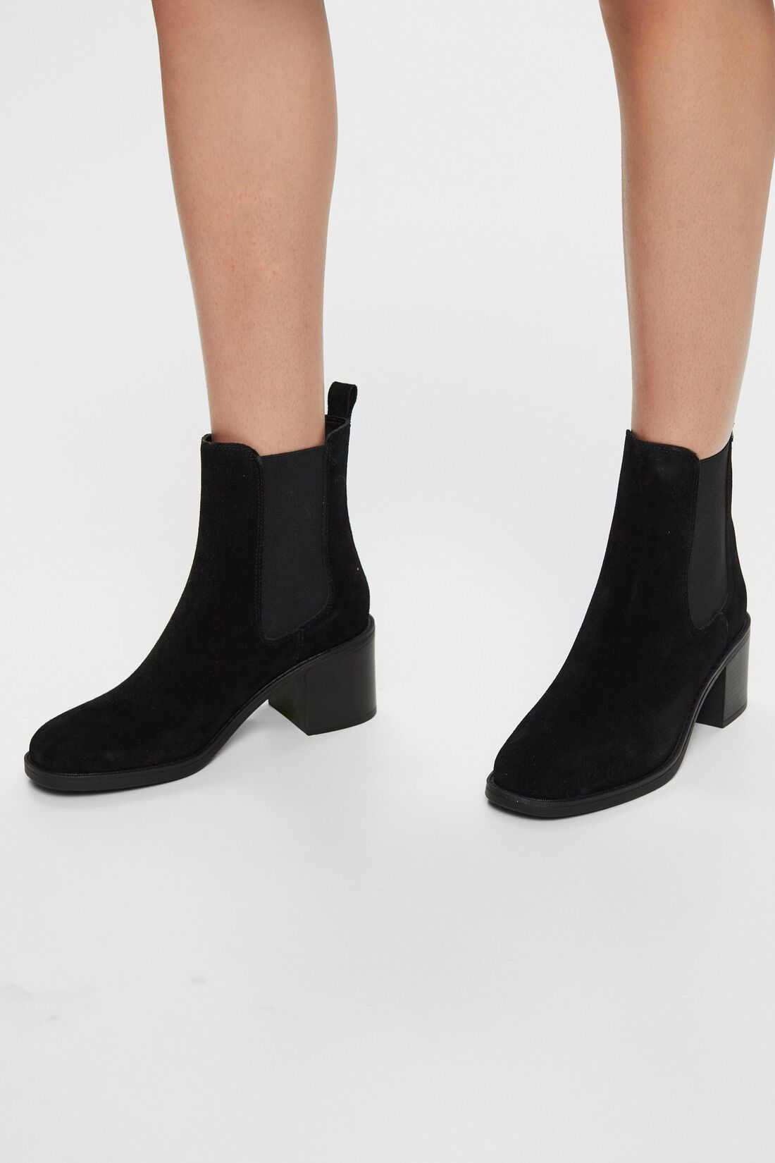 Rauleder-Boots mit Blockabsatz