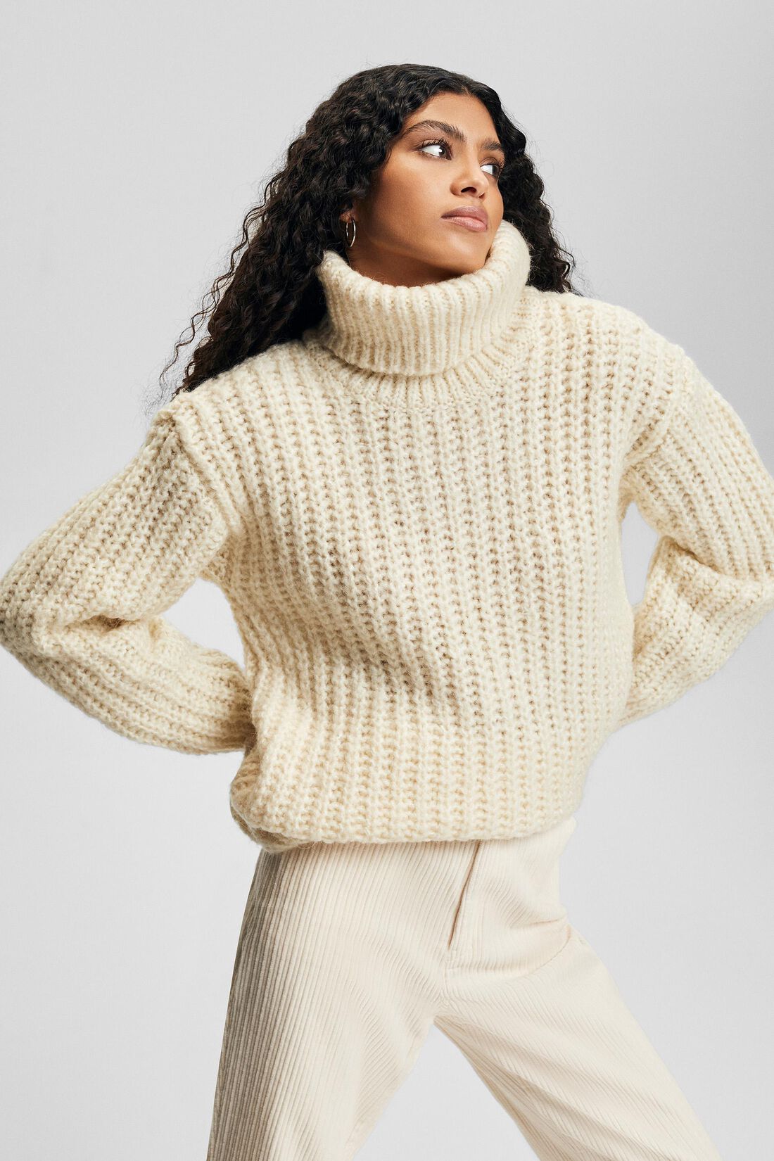 Grobstrickpullover mit Rollkragen, mit Alpaka und Wolle