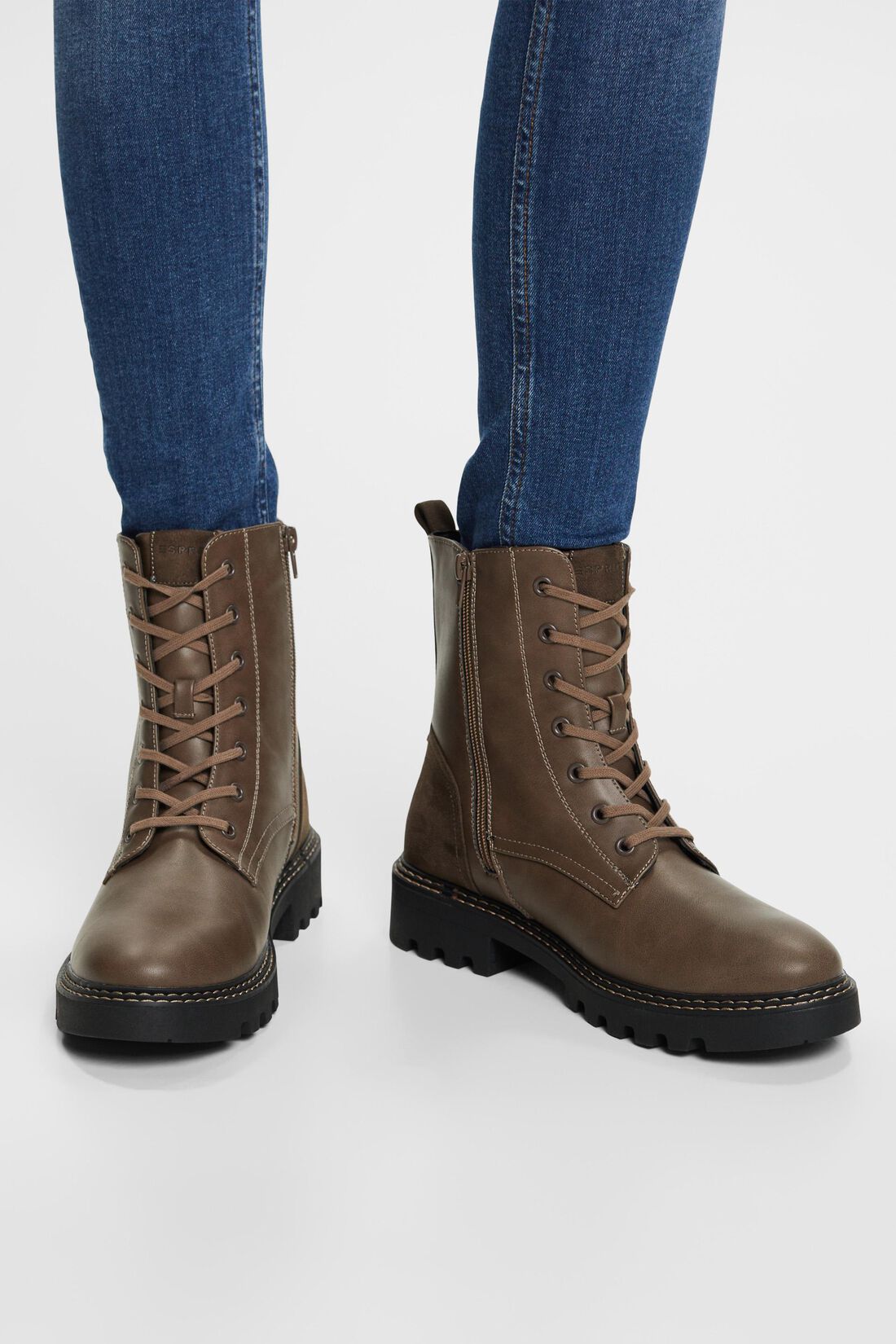 Schn&uuml;rboots aus veganem Leder
