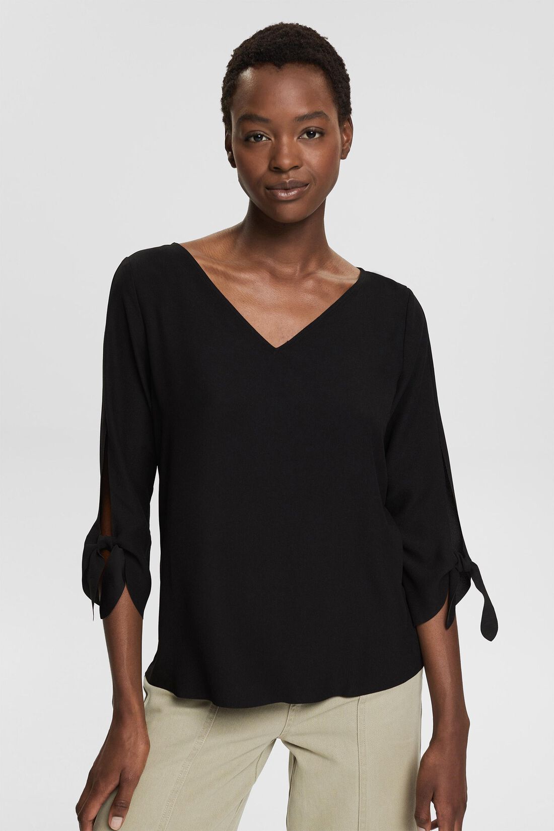 Stretch-Bluse mit offenen Kanten