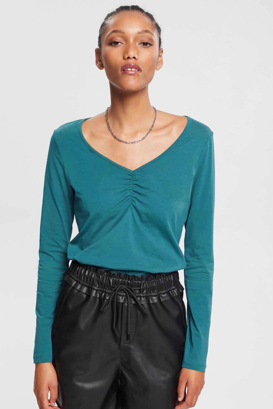 Longsleeve mit V-Ausschnitt und Kr&auml;useldetails