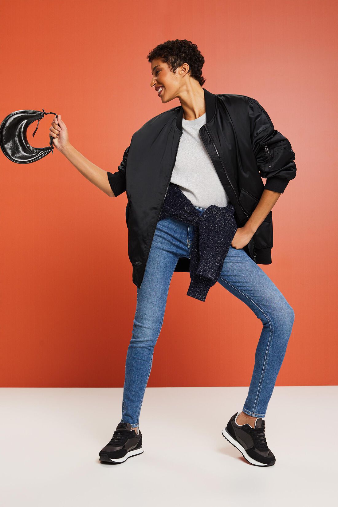 Skinny Jeans mit mittelhohem Bund und Ziersteinen