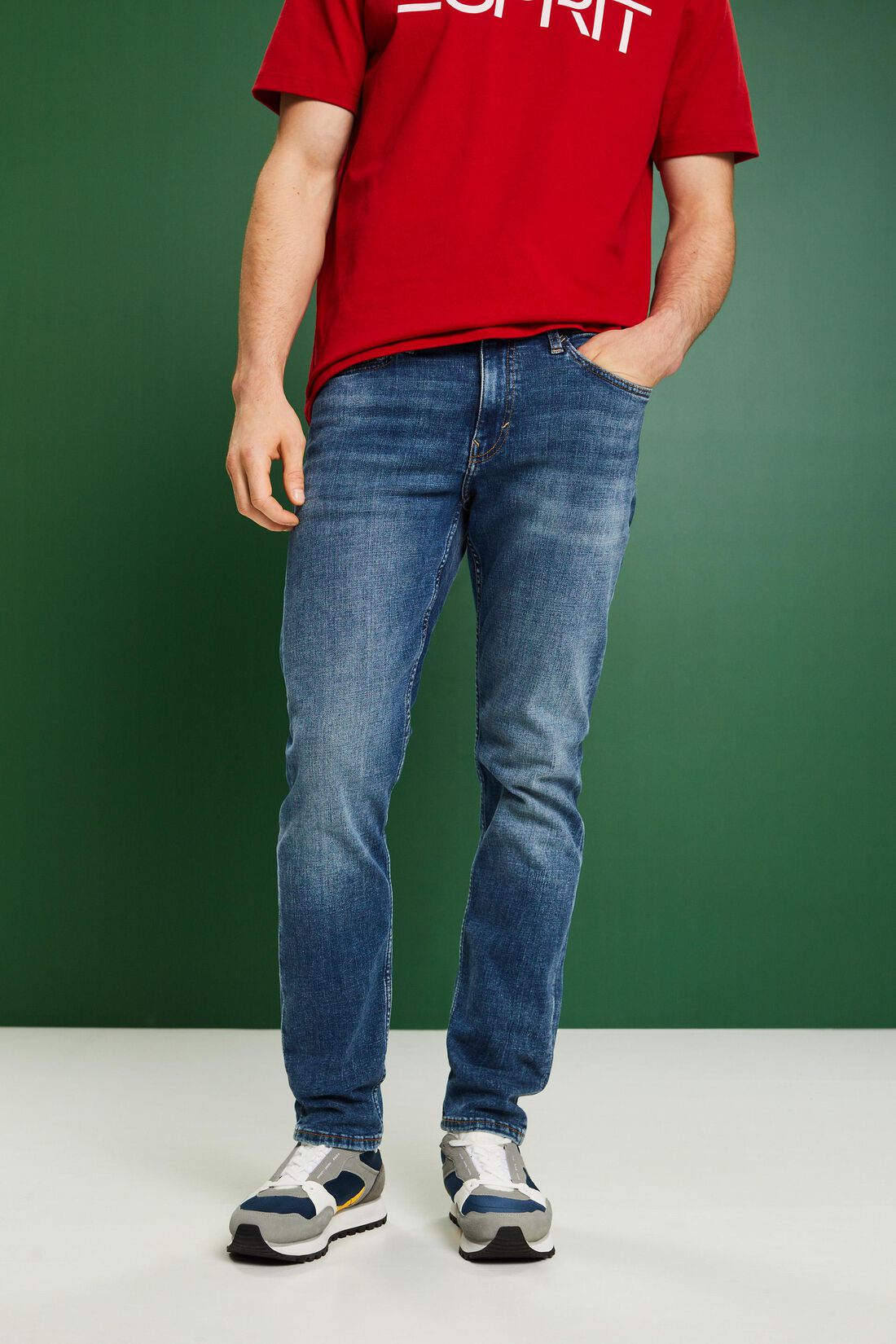 Jeans mit schmaler Passform und mittelhohem Bund