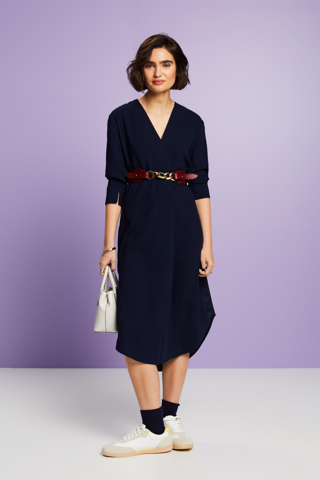 Midikleid mit V-Ausschnitt und G&uuml;rtel