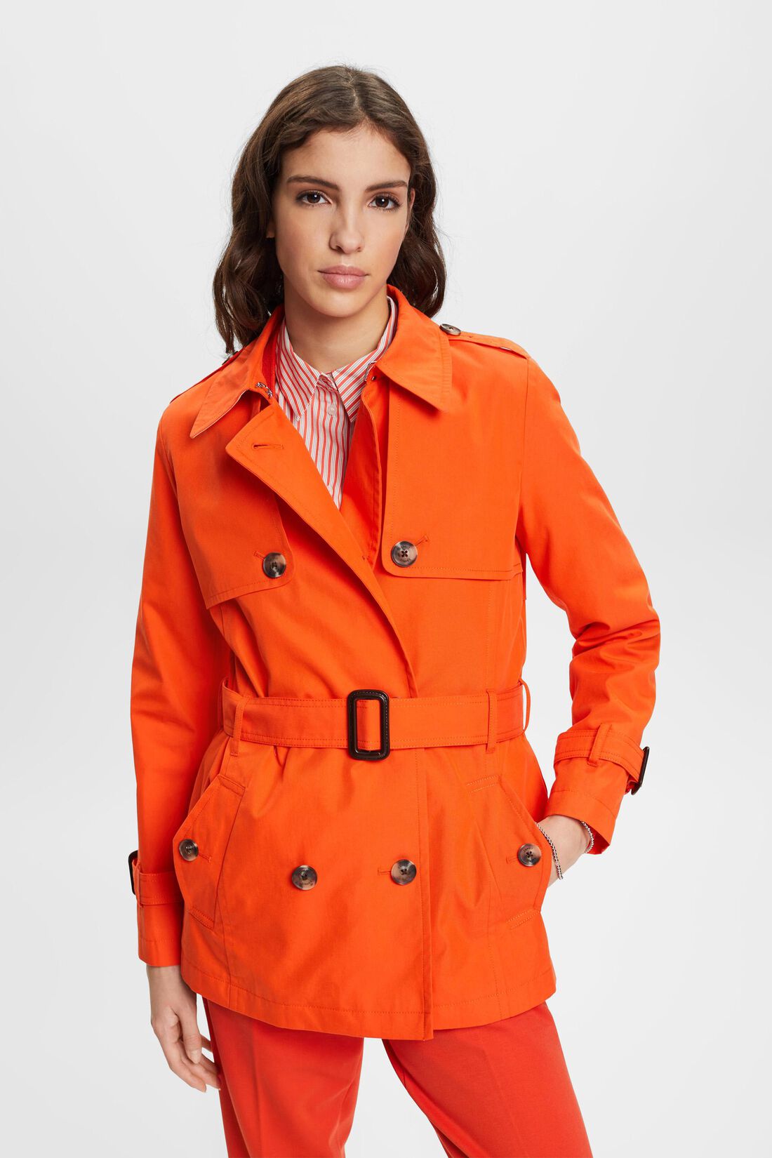 Kurzer Trenchcoat mit G&uuml;rtel