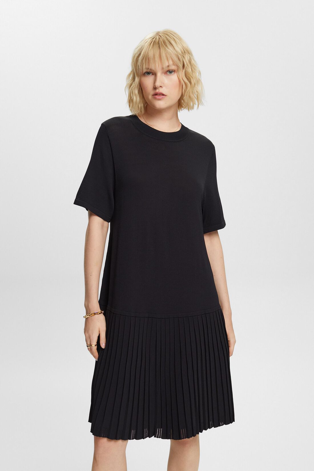 Plissiertes Kleid mit tiefer Taille