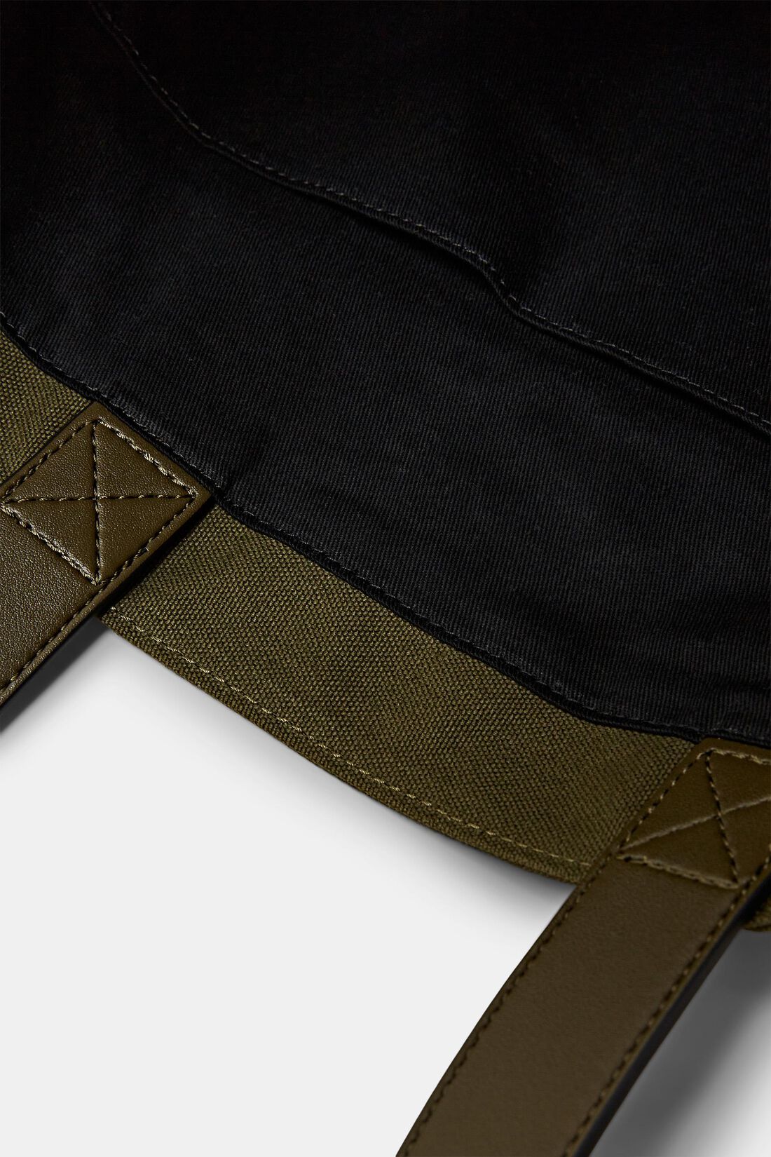 Tote aus Baumwollcanvas mit Details in Lederoptik