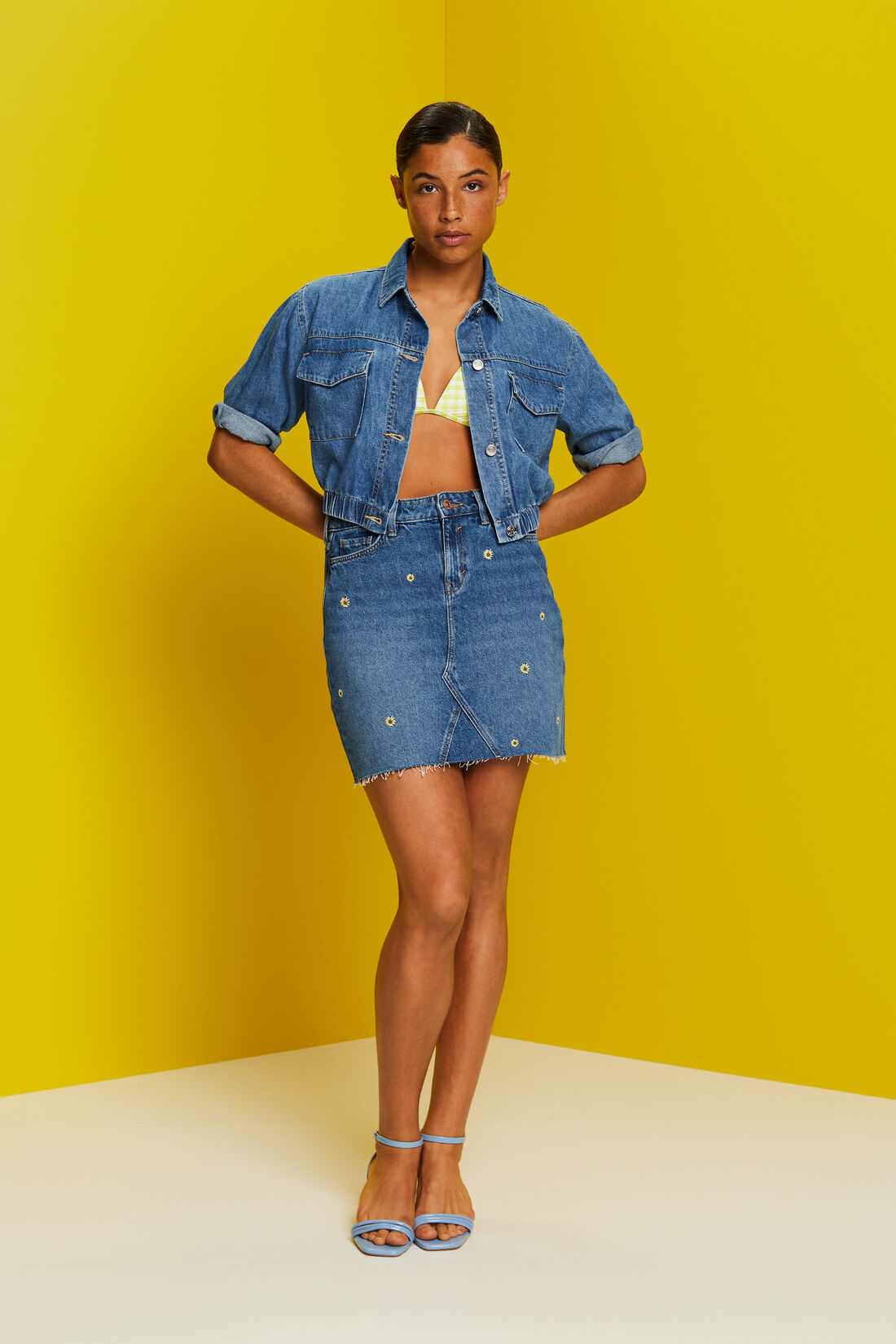 Leichte Jeansjacke mit kurzen &Auml;rmeln