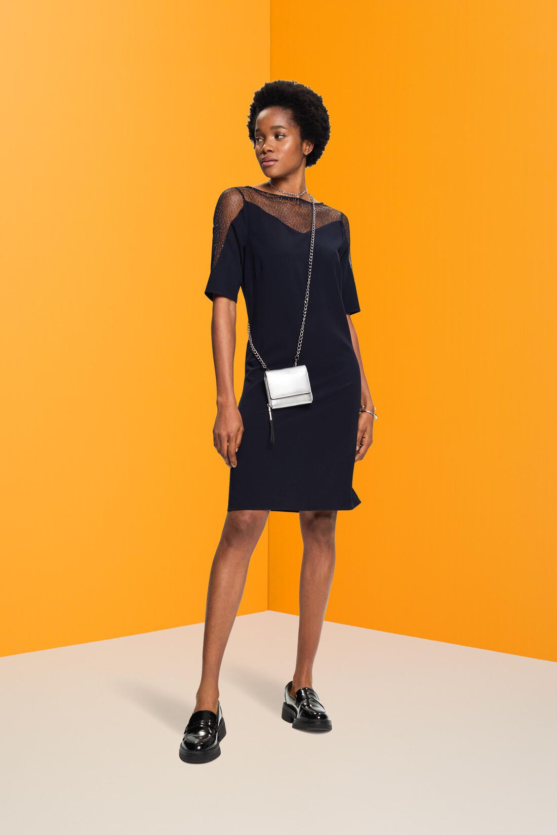 Minikleid mit Glitzer-Ausschnitt