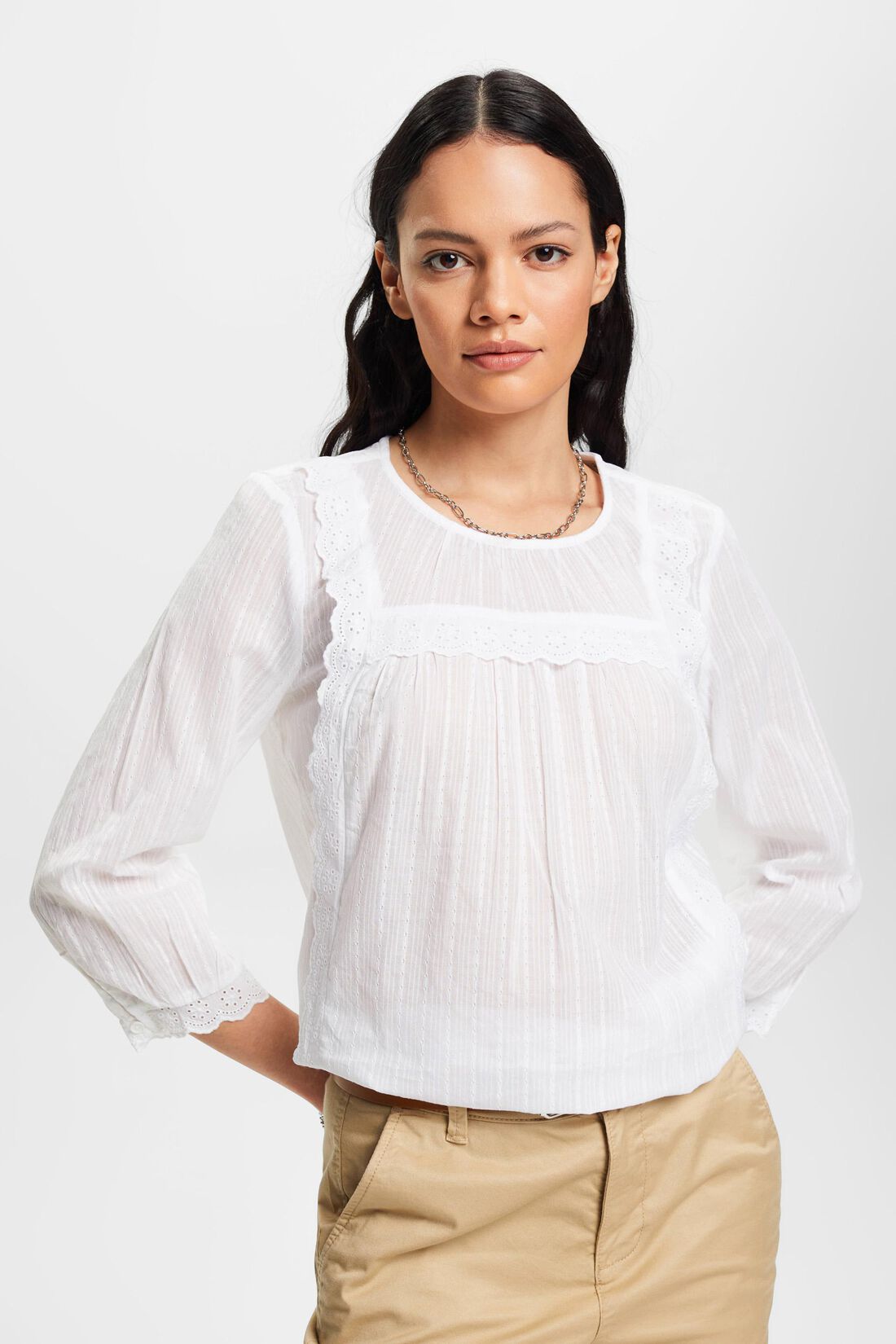 Spitzenbluse mit Bogenkante