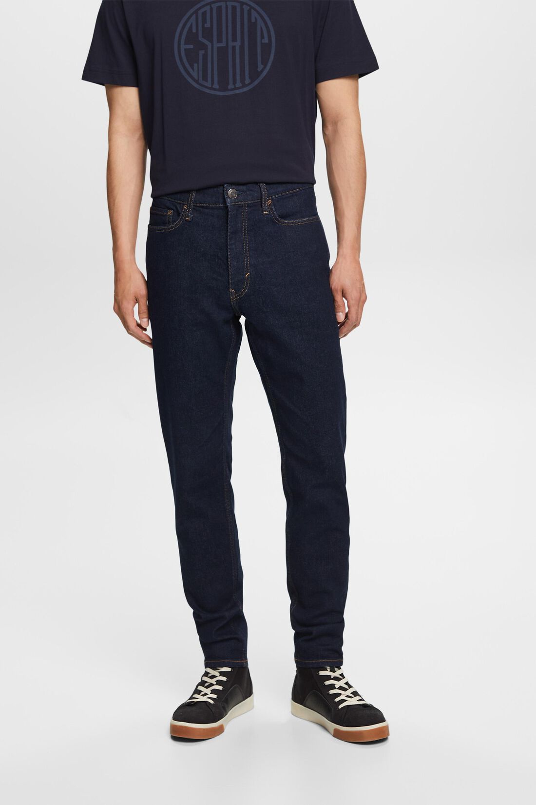 Jeans mit schmal zulaufendem Bein