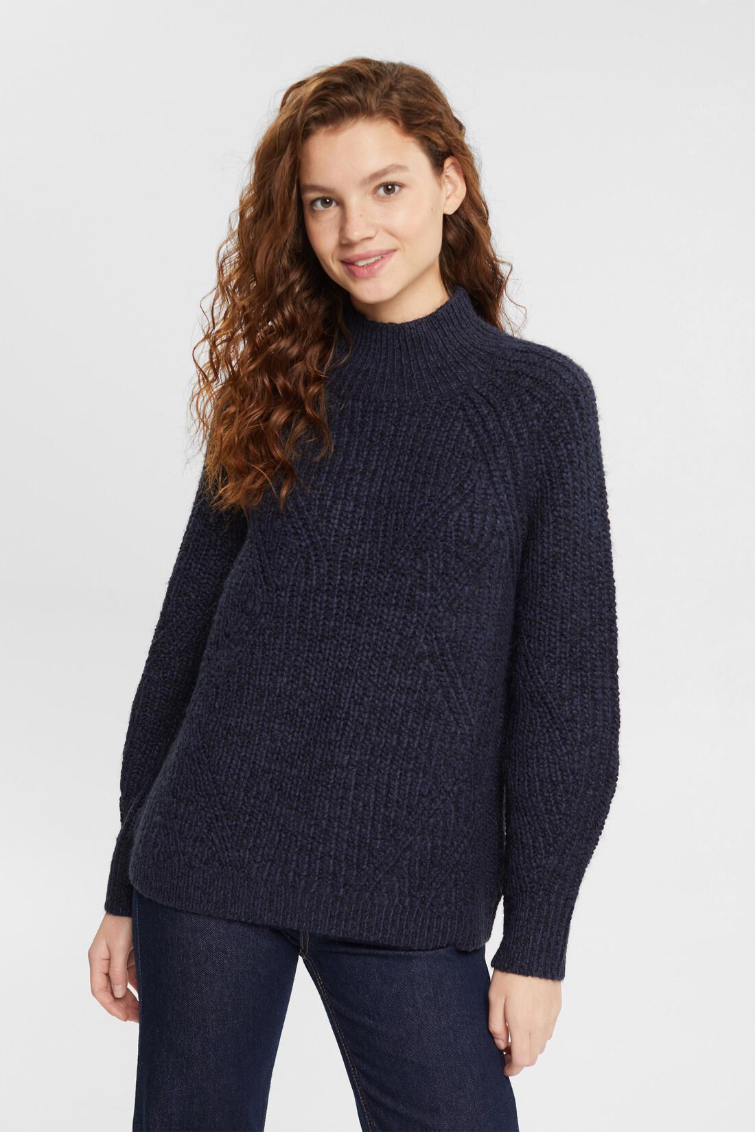 Offenmaschiger Strickpullover mit Stehkragen